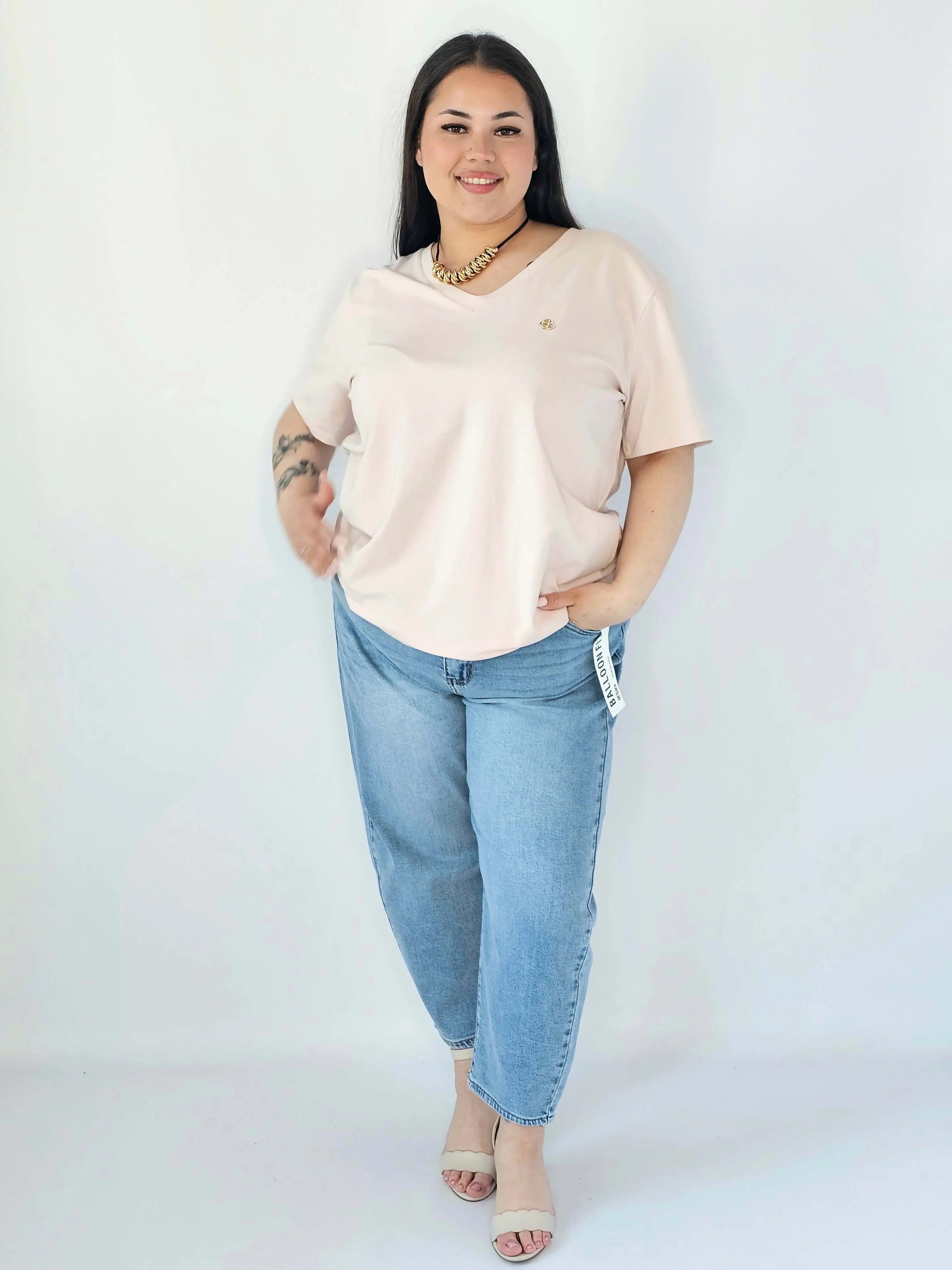 Bluzka Plus Size Z Dekoltem V I Subtelną Ozdobą Stylowa XL