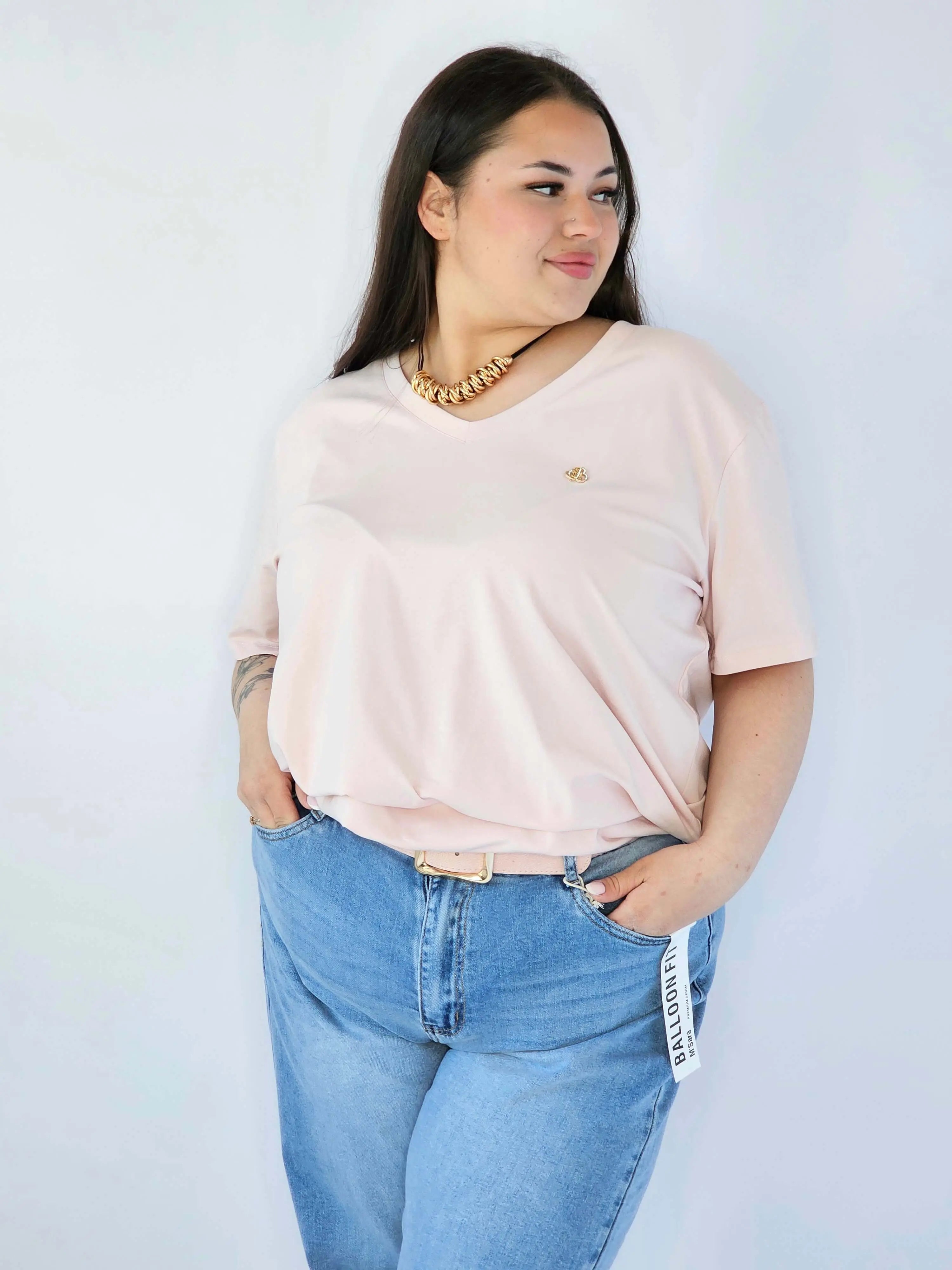 Bluzka Plus Size Z Dekoltem V I Subtelną Ozdobą Stylowa XL