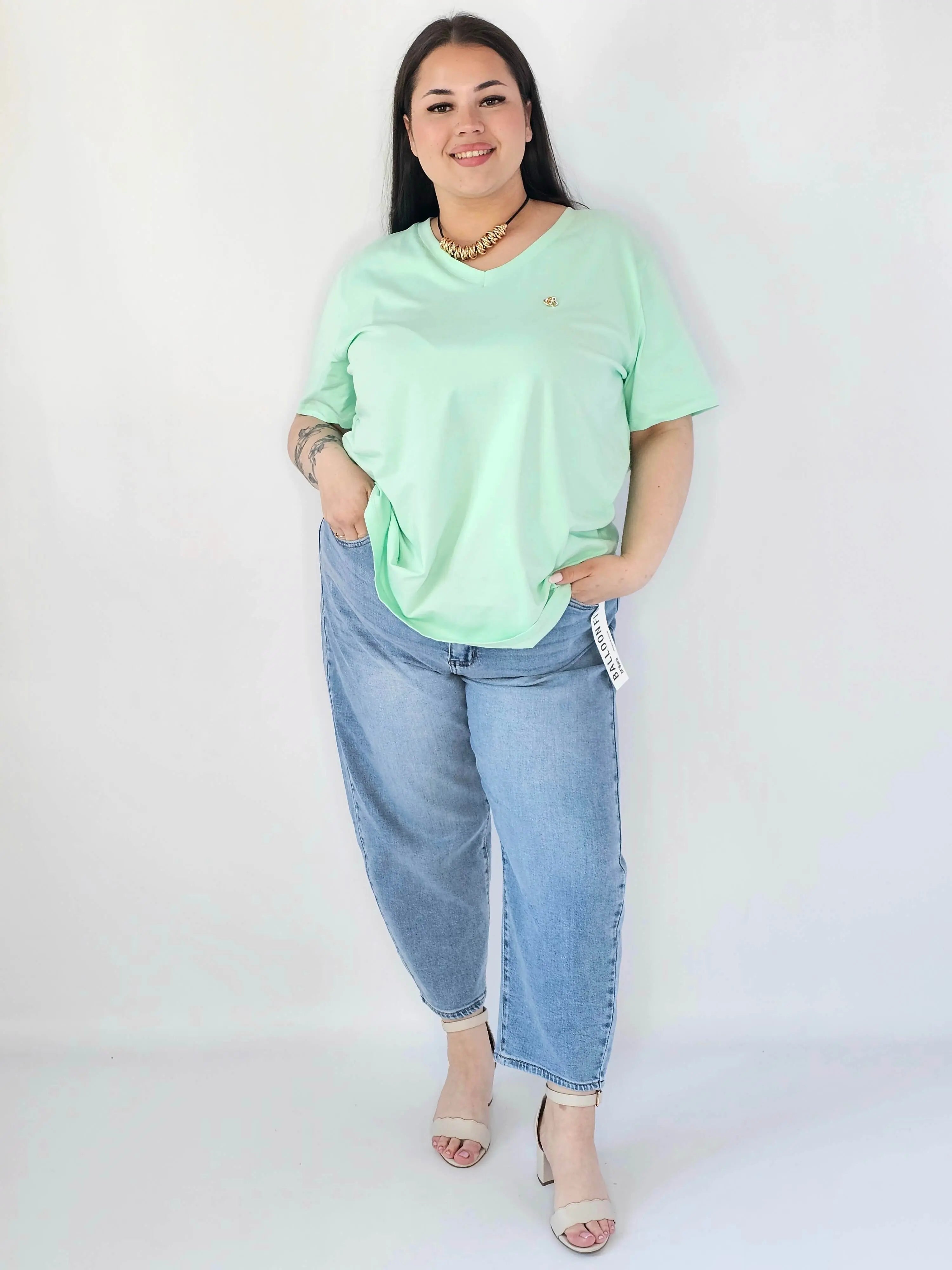 Bluzka Plus Size Z Dekoltem V I Subtelną Ozdobą Stylowa XL
