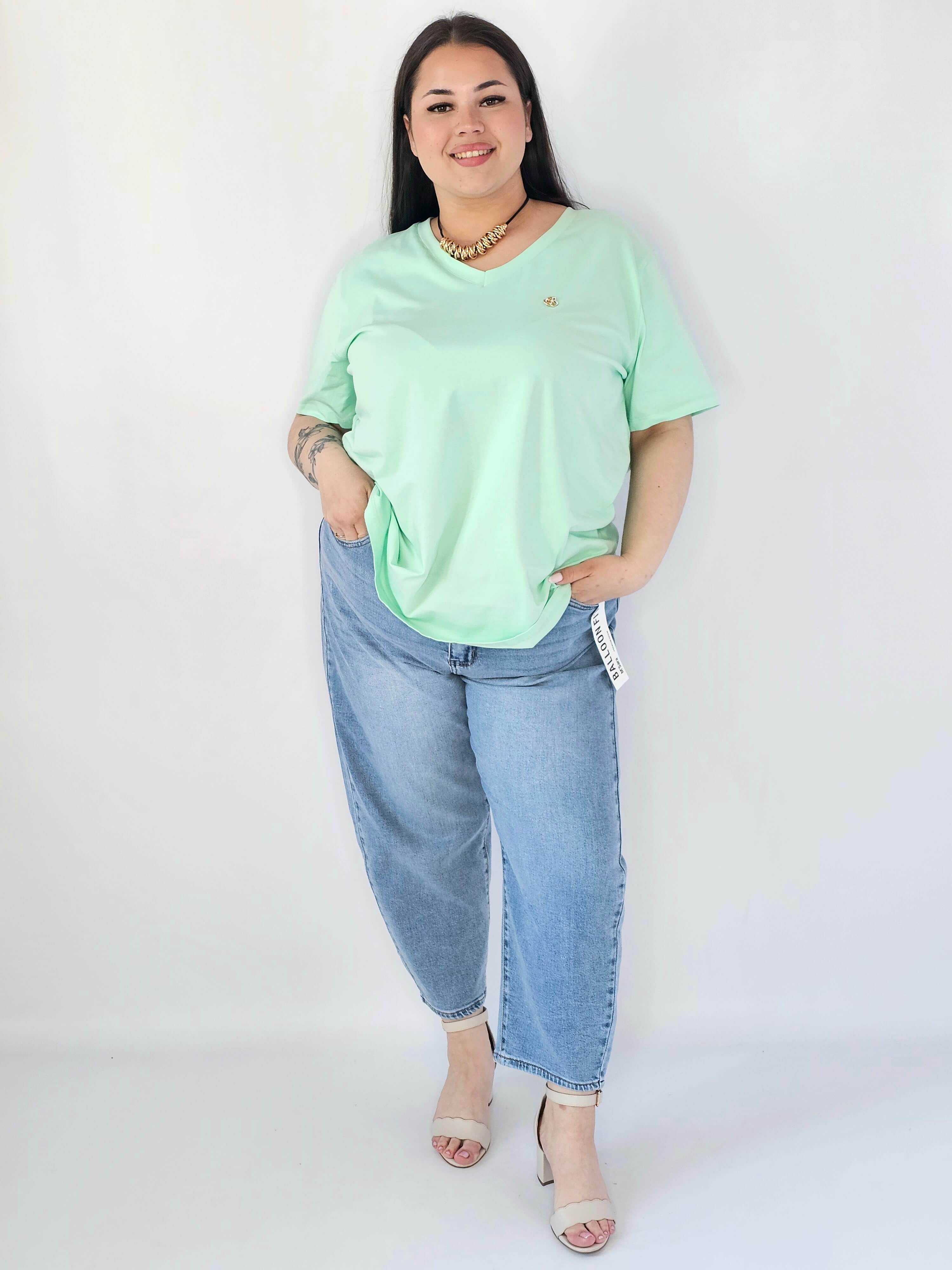 Bluzka Plus Size Z Dekoltem V I Subtelną Ozdobą Stylowa XL
