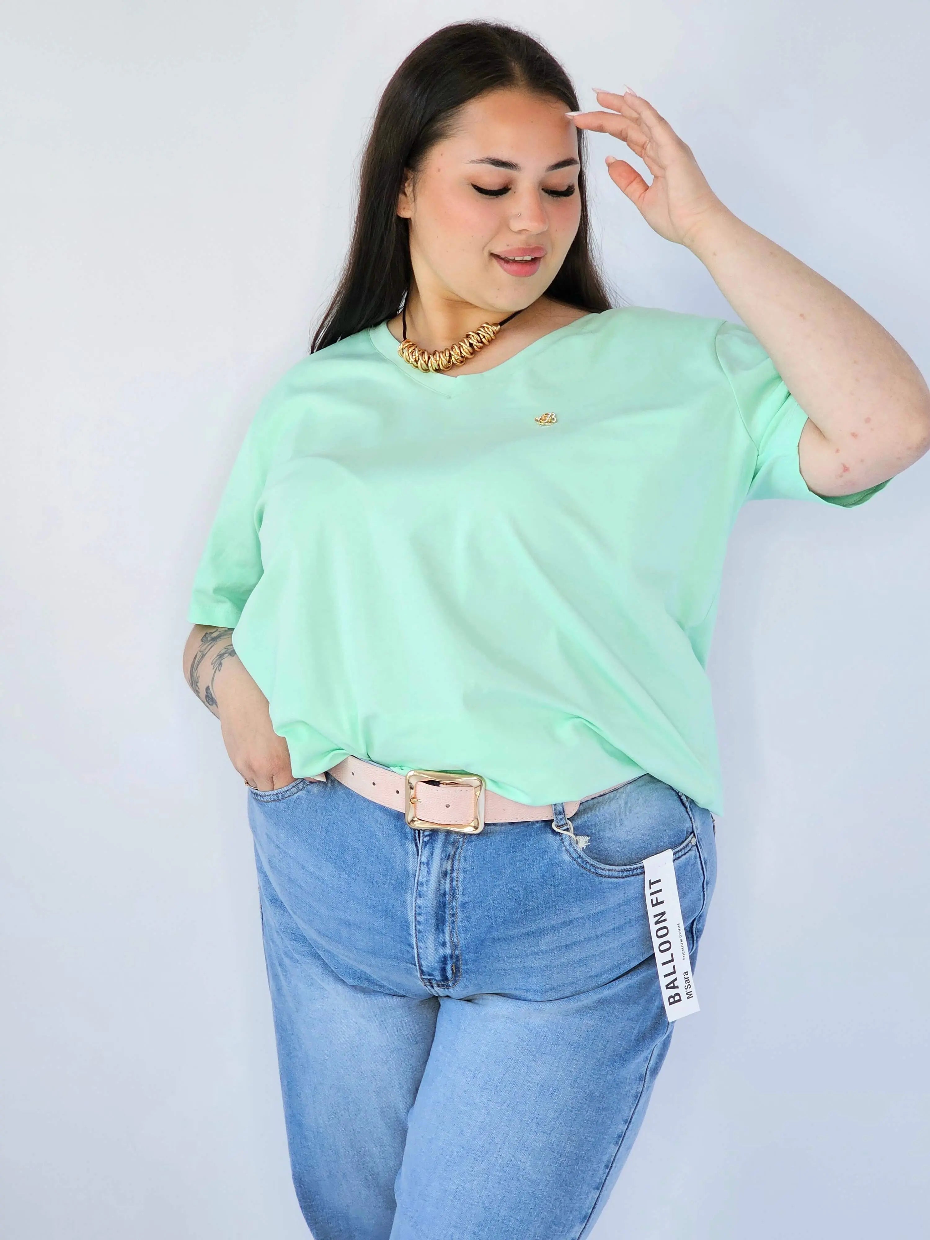 Bluzka Plus Size Z Dekoltem V I Subtelną Ozdobą Stylowa XL