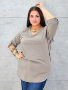 Bluzka Plus Size z Wiązaniem StylowaXL – Wygoda i Subtelna Elegancja dla Kobiet XXL - Stylowa XL