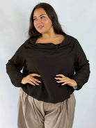 Bluzka Plus Size z efektownym dekoltem na plecach – kobiecy fason XXL Stylowa XL