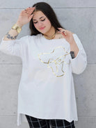 biała bluzka plus size Stylowa XL ze złotym nadrukiem kobiety w kapeluszu – przód