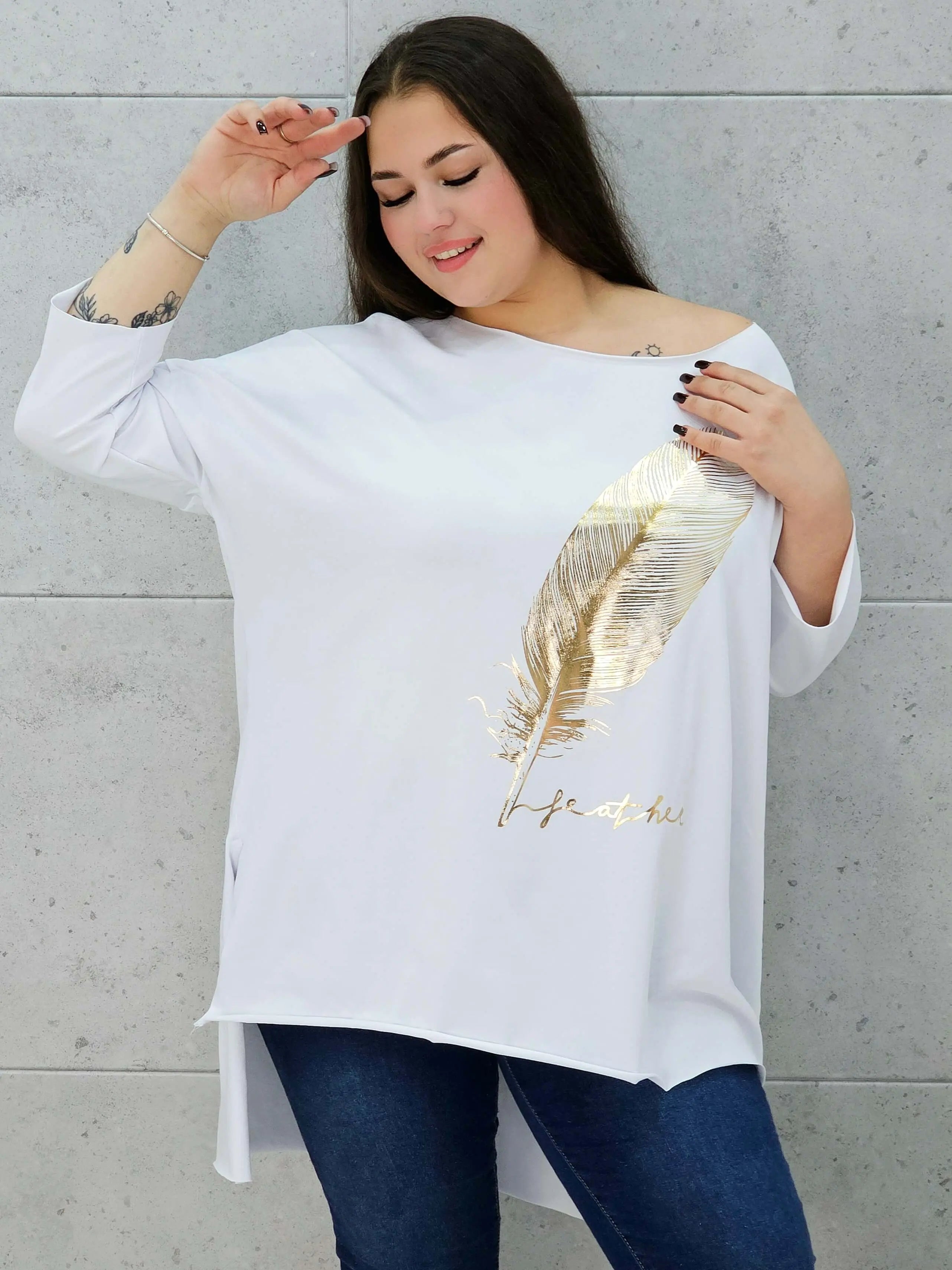 bluzka ze złotym piórem biała plus size – przód