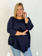 Bluzka damska Plus Size z ozdobnymi przeszyciami i kieszenią Stylowa XL