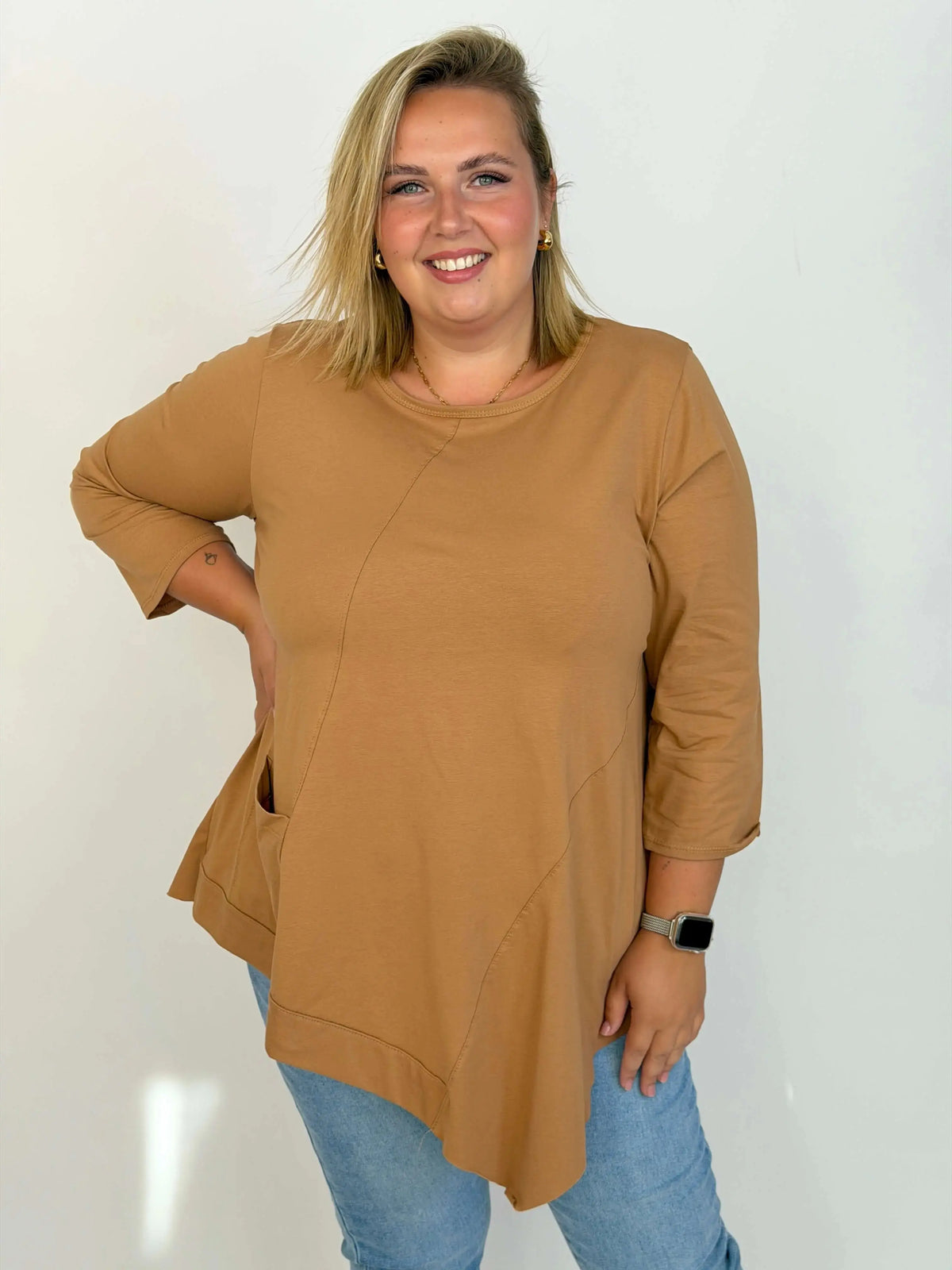 Bluzka damska Plus Size z ozdobnymi przeszyciami i kieszenią Stylowa XL