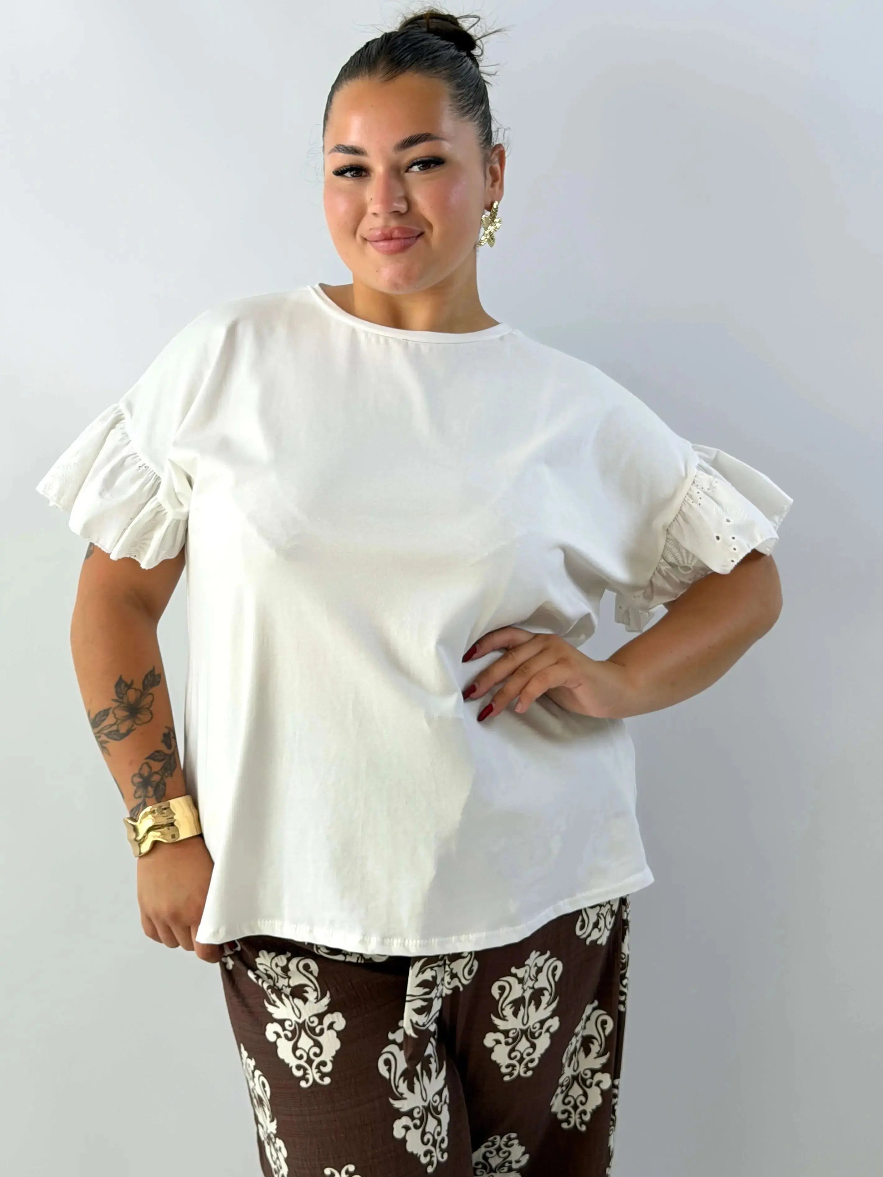 Bluzka damska plus size z haftowanymi rękawami – wygoda i subtelna elegancja Stylowa XL