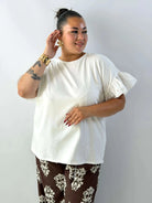 Bluzka damska plus size z haftowanymi rękawami – wygoda i subtelna elegancja Stylowa XL