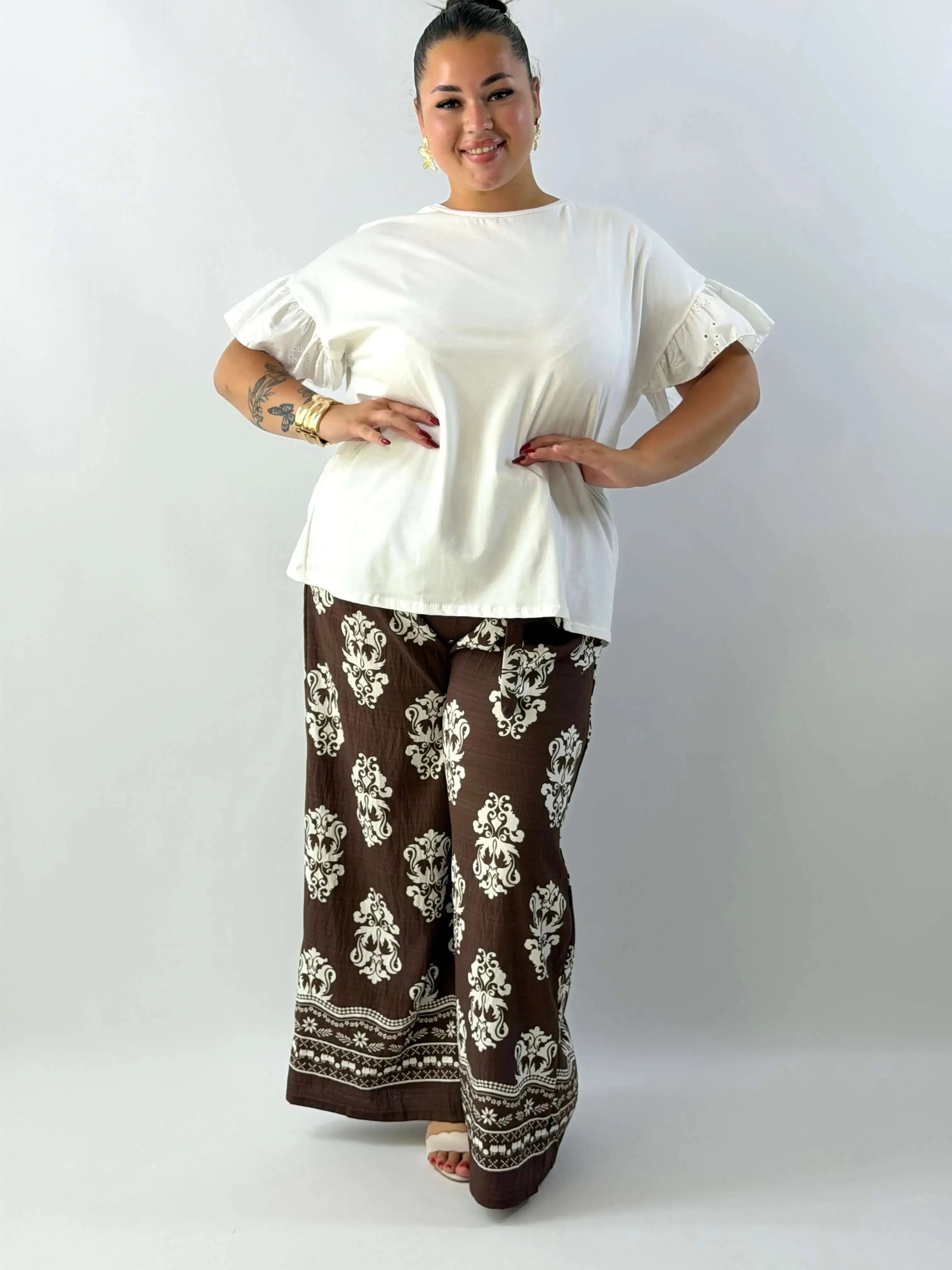 Bluzka damska plus size z haftowanymi rękawami – wygoda i subtelna elegancja Stylowa XL