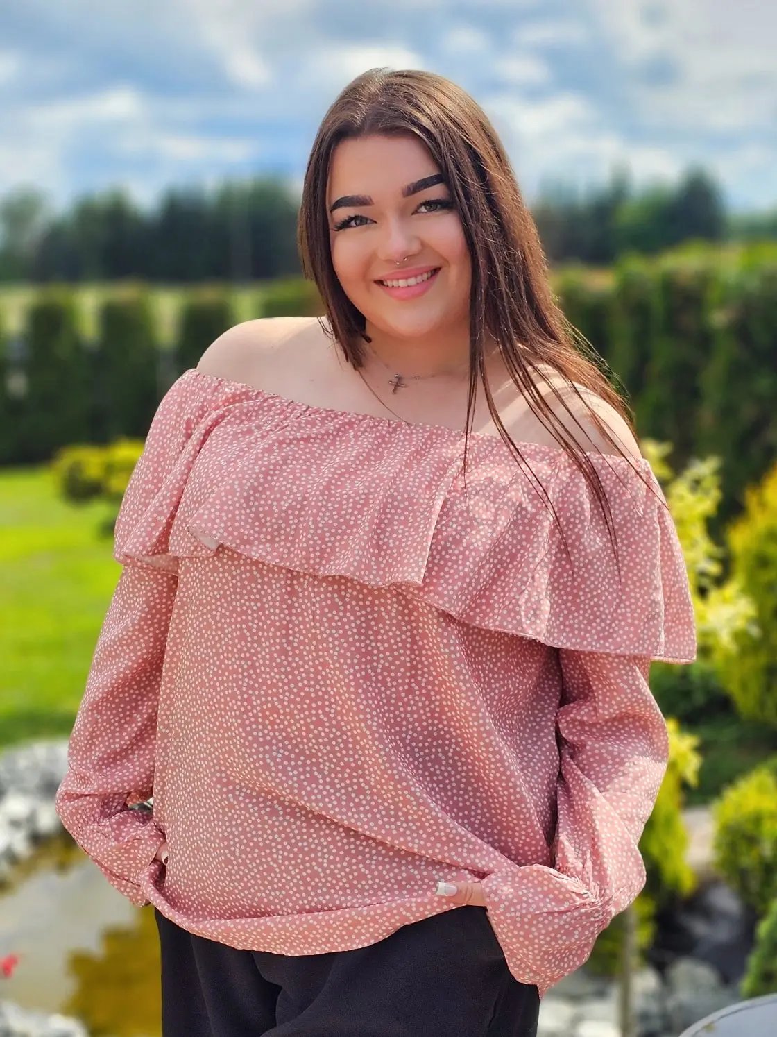 Bluzka hiszpanka w delikatny wzór z falbaną - w 7 kolorach Stylowa XL