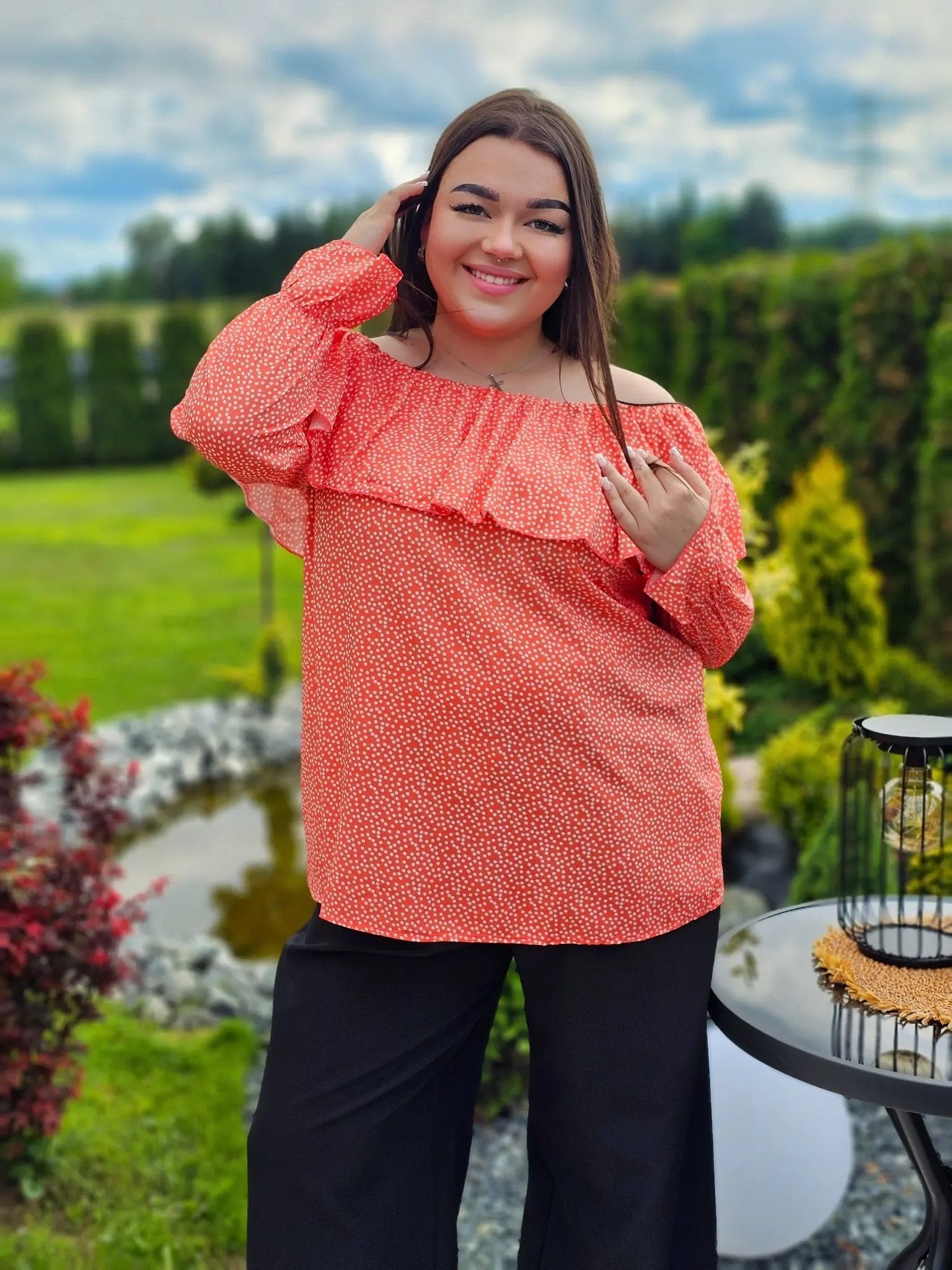 Bluzka hiszpanka w delikatny wzór z falbaną - w 7 kolorach Stylowa XL