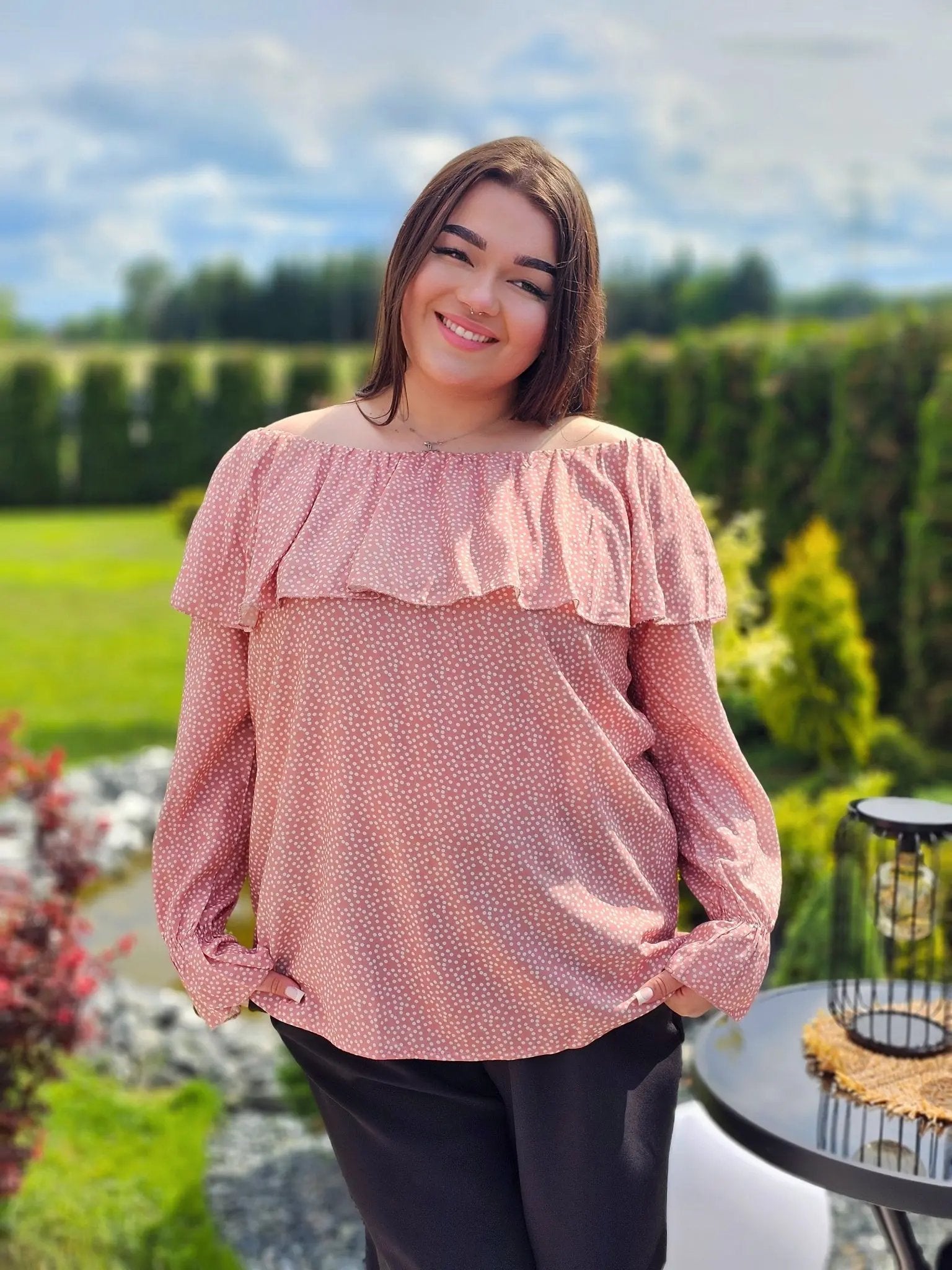 Bluzka hiszpanka w delikatny wzór z falbaną - w 7 kolorach Stylowa XL