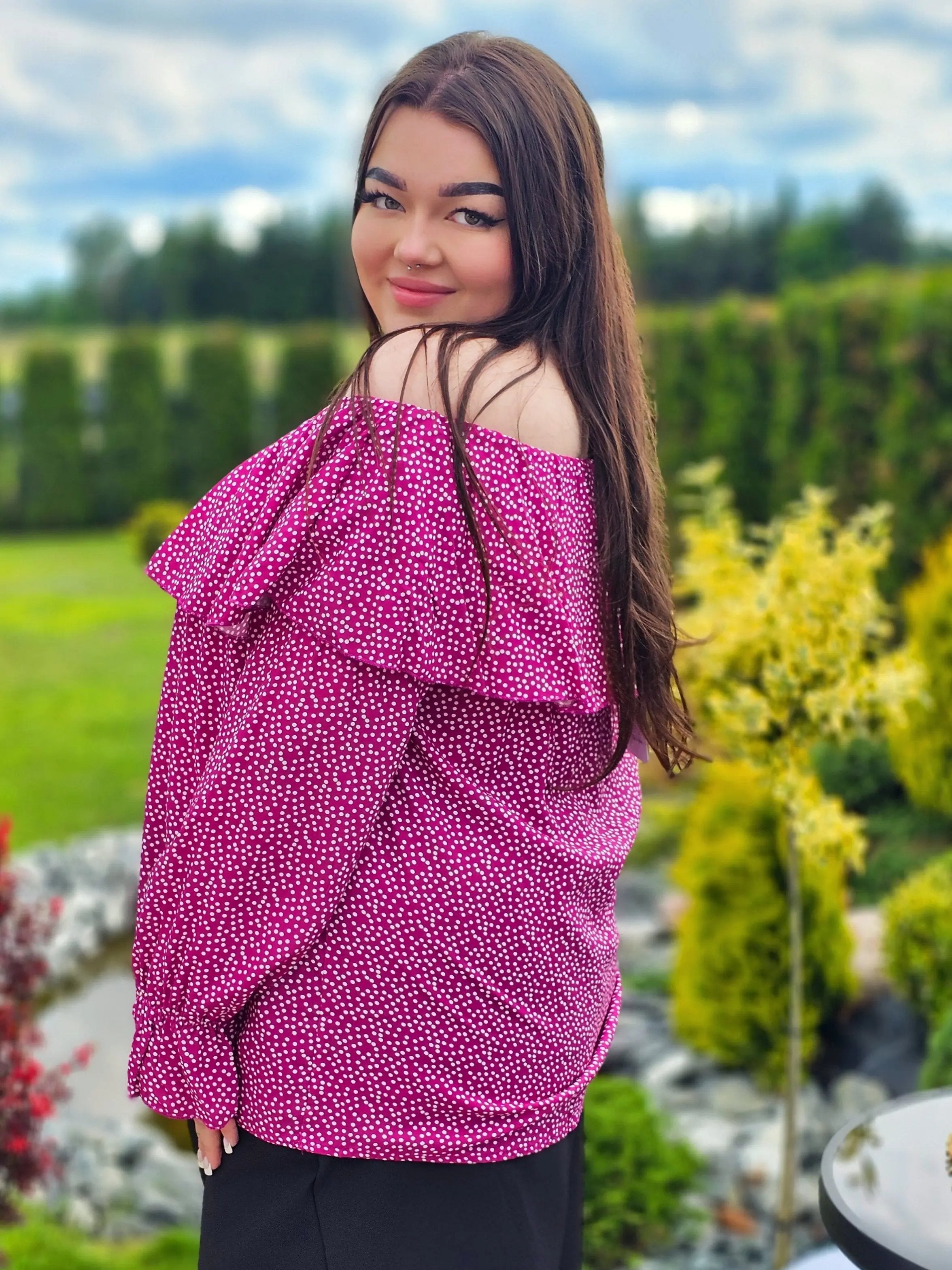 Bluzka hiszpanka w delikatny wzór z falbaną - w 7 kolorach Stylowa XL