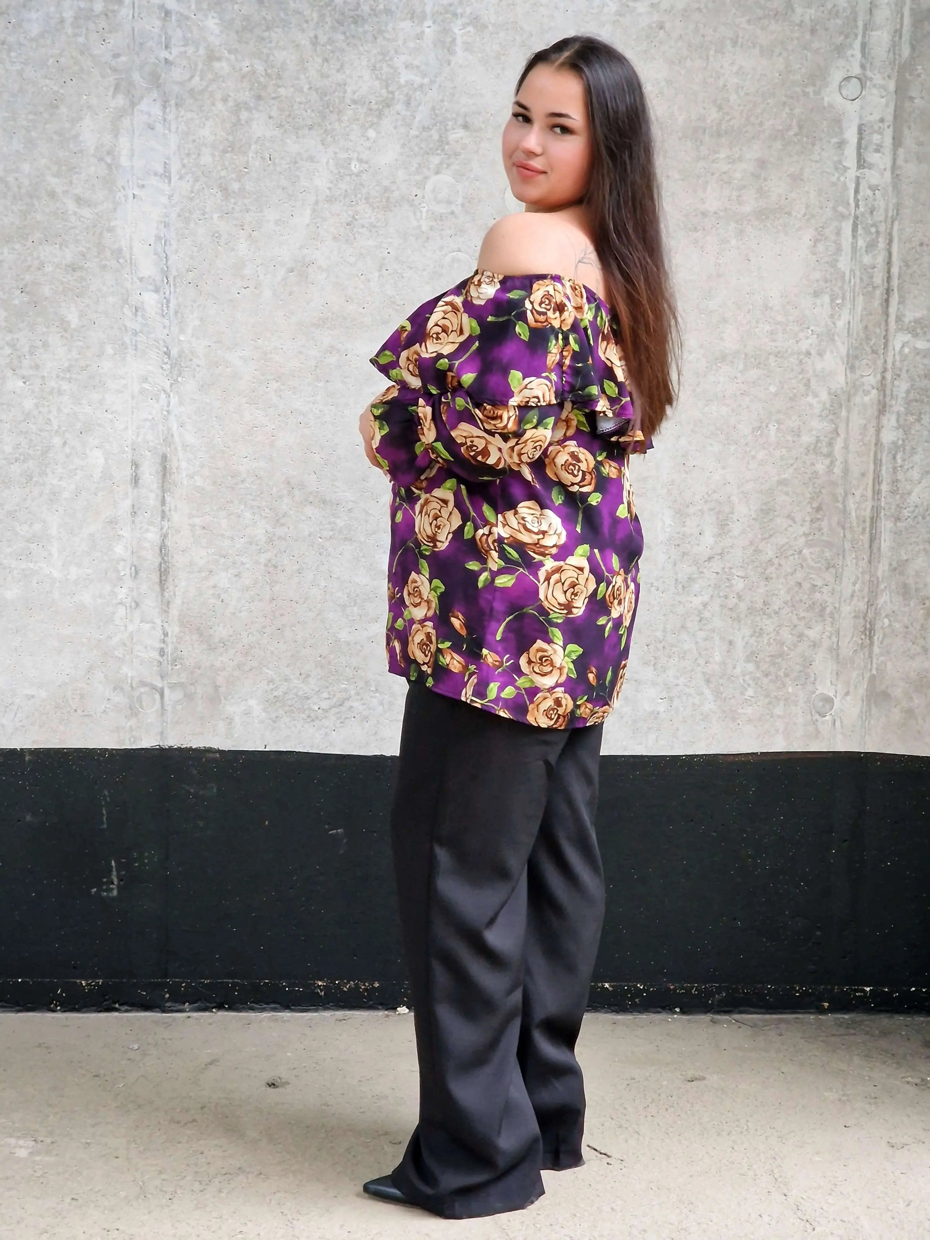 Bluzka hiszpanka z wzorem w kwiatki Stylowa XL