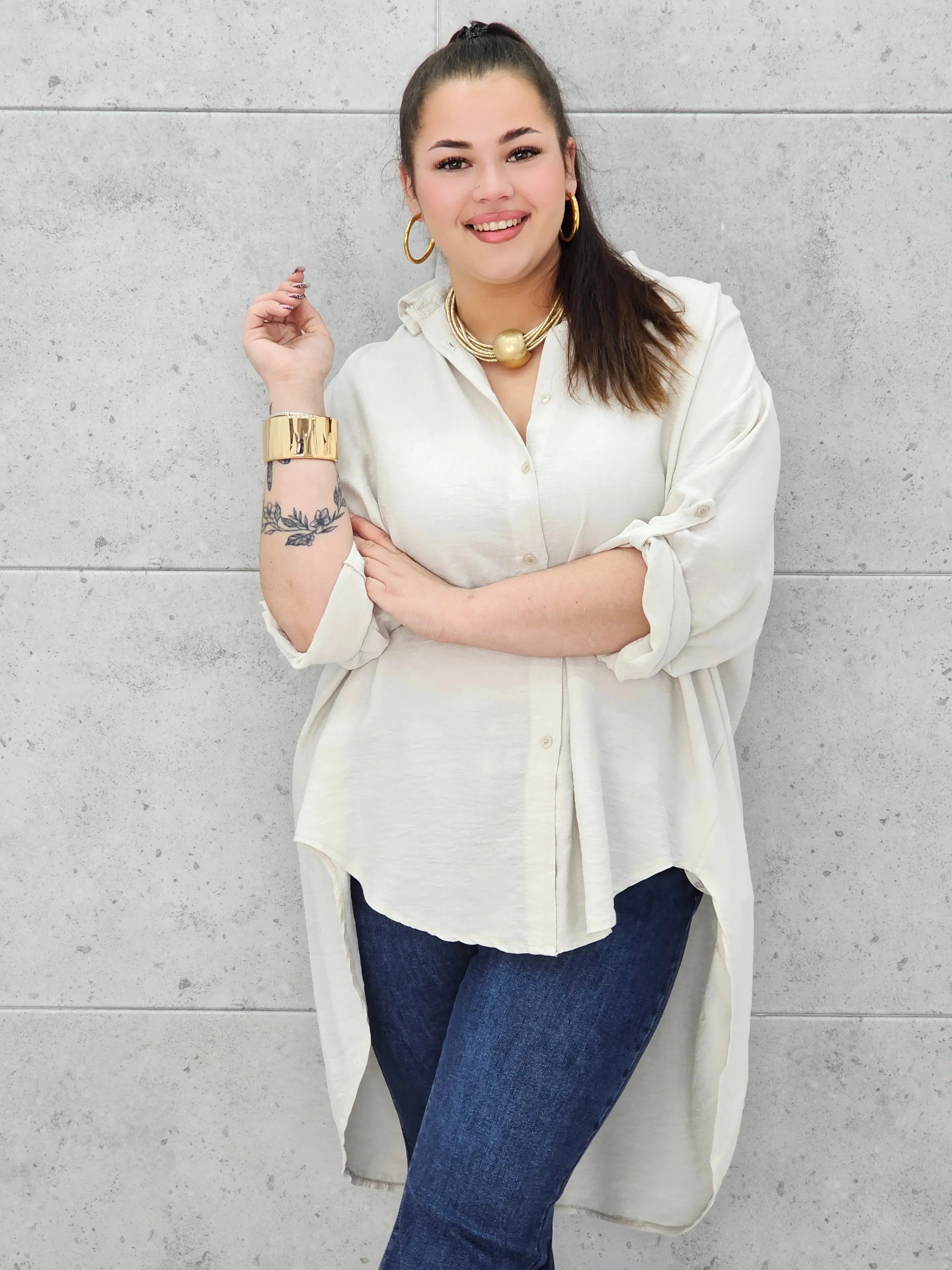 Bluzka koszulowa plus size z przedłużanym tyłem – nowoczesny i lekki fason XXL Stylowa XL