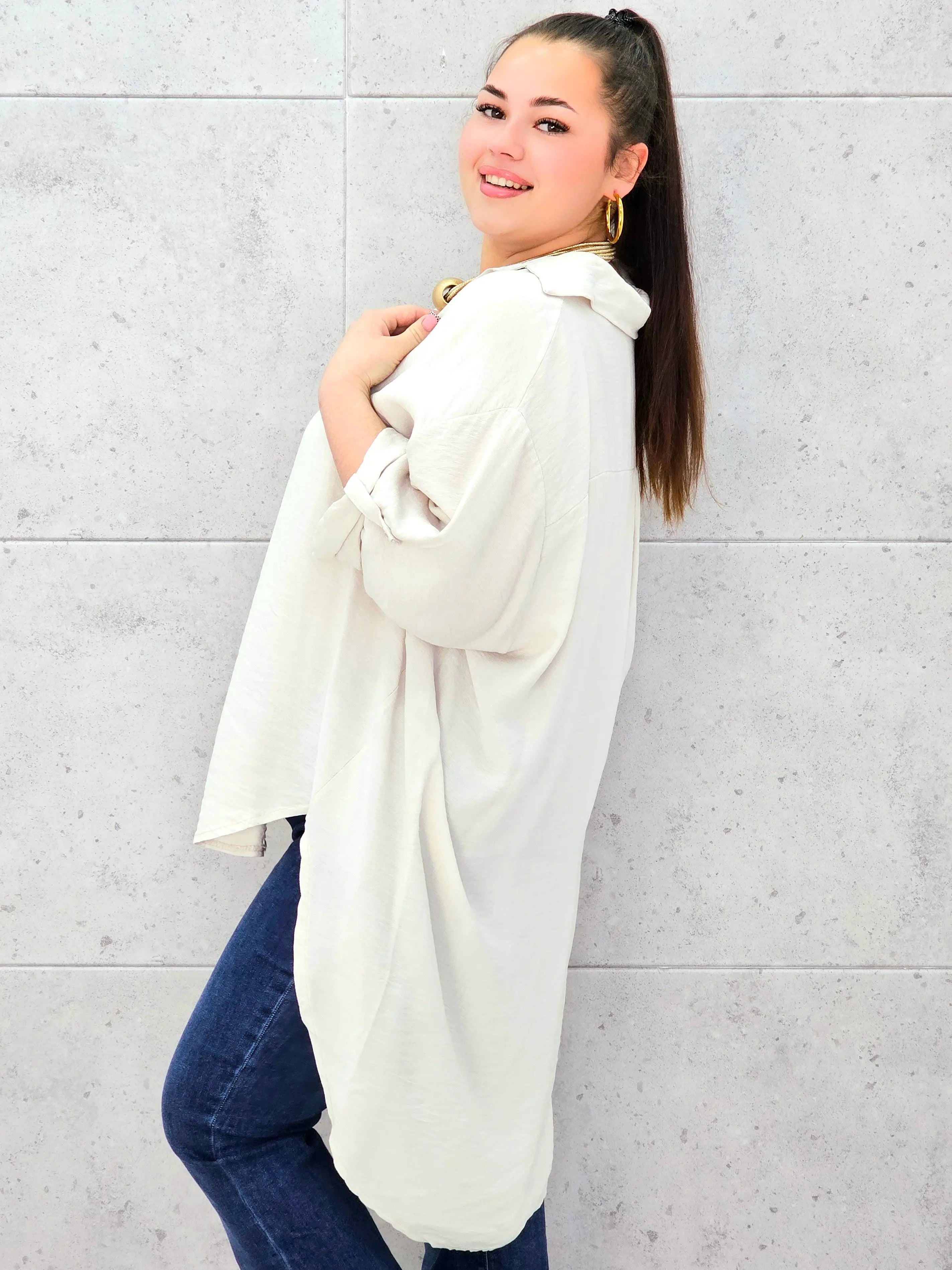 Bluzka koszulowa plus size z przedłużanym tyłem – nowoczesny i lekki fason XXL Stylowa XL