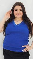 Bluzka na Cienkich Ramiączkach z Dekoltem V i Koronkowymi Wykończeniami - różne kolory Stylowa XL