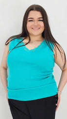 Bluzka na Cienkich Ramiączkach z Dekoltem V i Koronkowymi Wykończeniami - różne kolory Stylowa XL