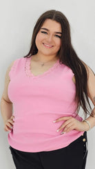 Bluzka na Cienkich Ramiączkach z Dekoltem V i Koronkowymi Wykończeniami - różne kolory Stylowa XL