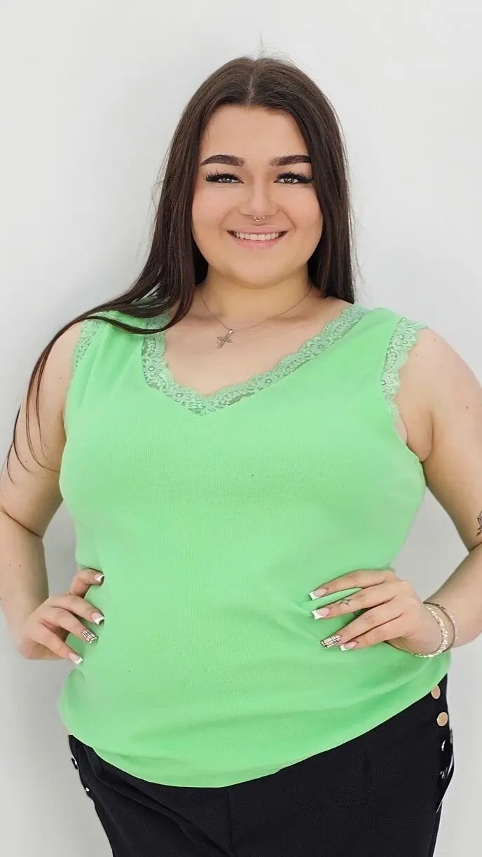 Bluzka na Cienkich Ramiączkach z Dekoltem V i Koronkowymi Wykończeniami - różne kolory Stylowa XL