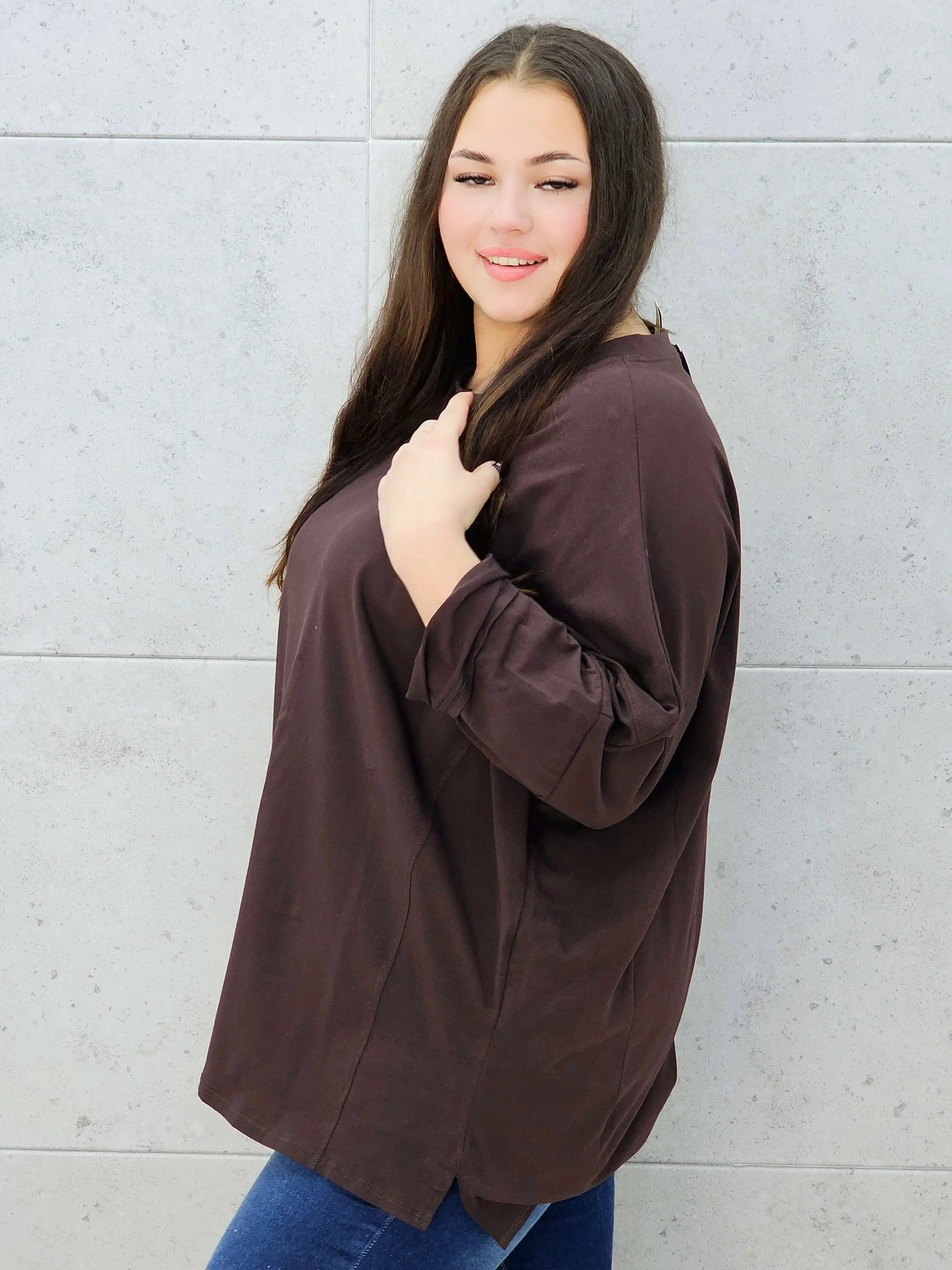brązowa bluzka basic oversize –bok