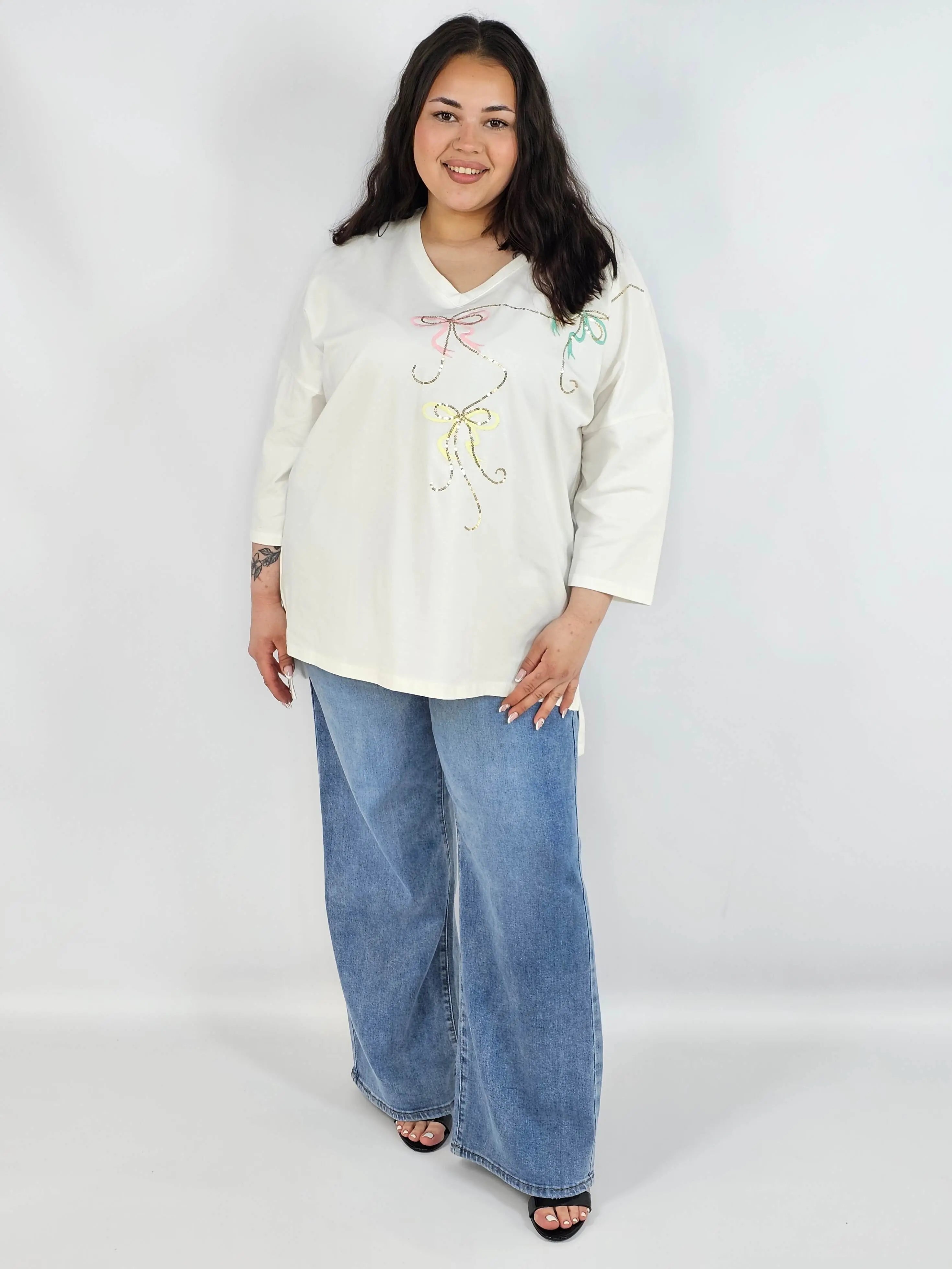 Bluzka plus size XXL z efektownym zdobieniem – lekkość i styl na każdą okazję Stylowa XL