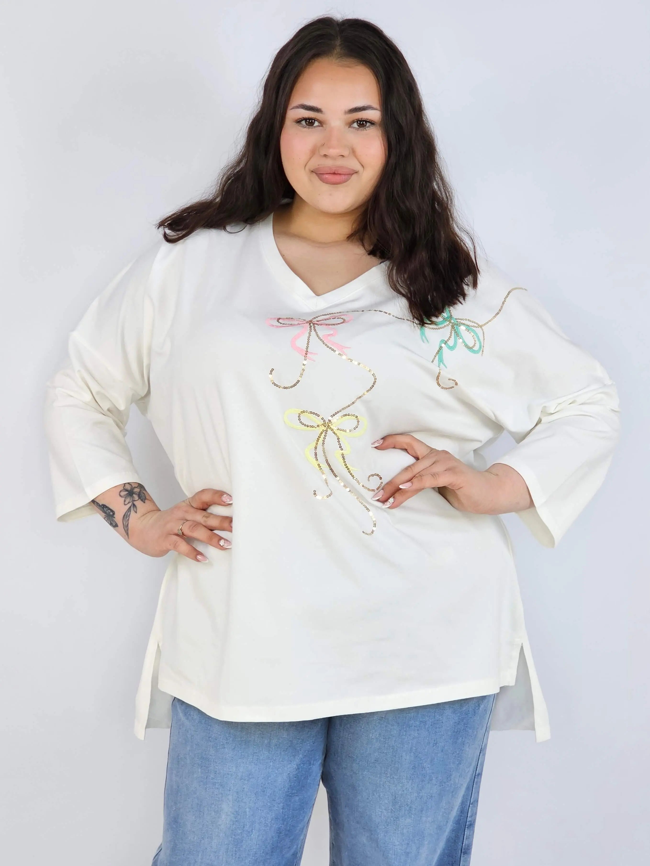 Bluzka plus size XXL z efektownym zdobieniem – lekkość i styl na każdą okazję Stylowa XL