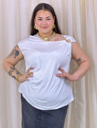 Bluzka plus size – bluzka z ozdobną klamrą przy dekolcie i swobodnym krojem Stylowa XL