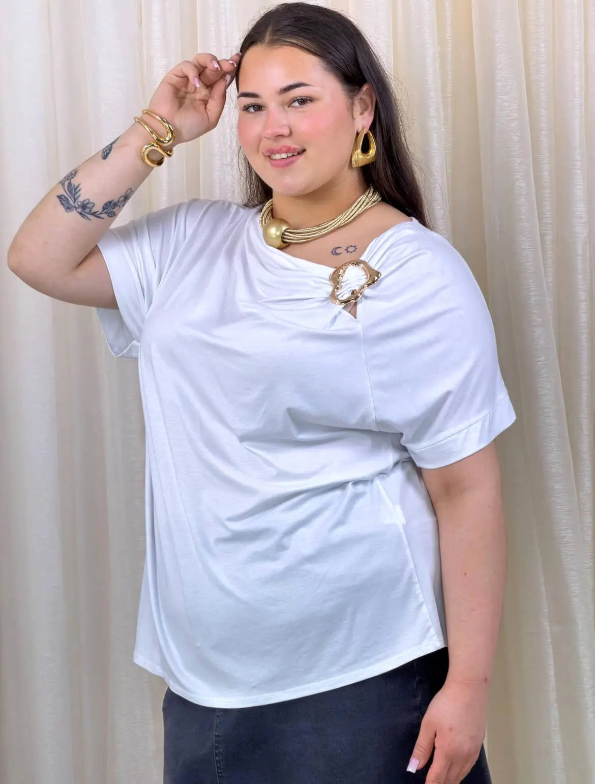 Bluzka plus size – bluzka z ozdobną złotą aplikacją Stylowa XL