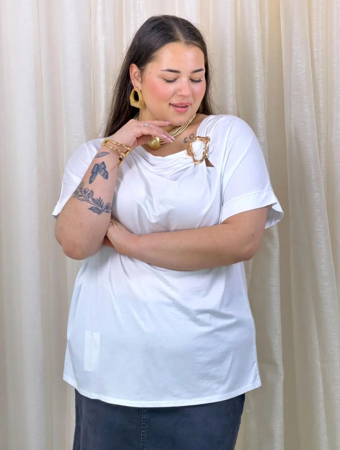 Bluzka plus size – bluzka z ozdobną złotą aplikacją Stylowa XL