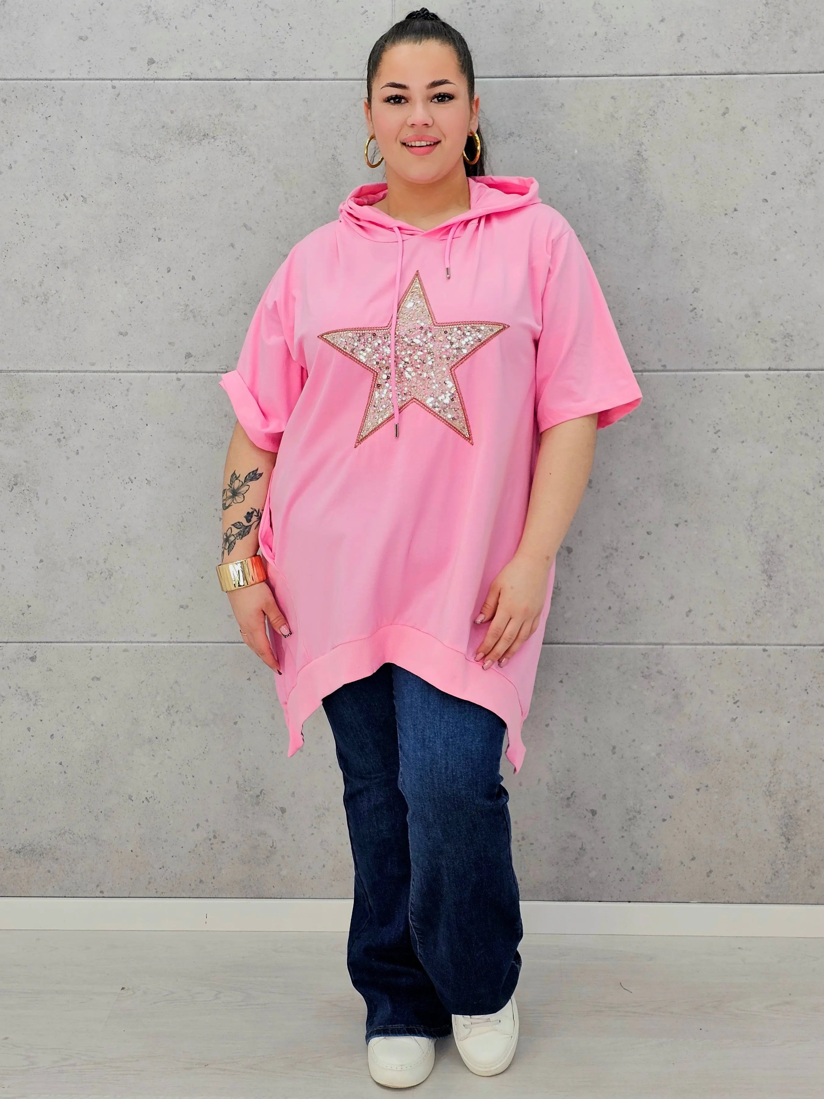 Bluzka plus size – efektowny oversize z błyszczącą aplikacją Stylowa XL