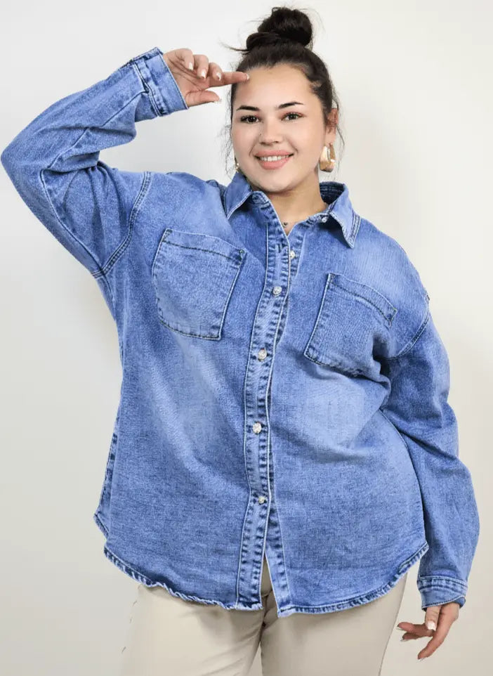 Bluzka plus size – koszula jeansowa oversize z kieszeniami Stylowa XL