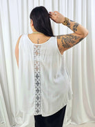 Bluzka plus size bez rękawów z koronką na plecach – lekka tunika XXL Stylowa XL