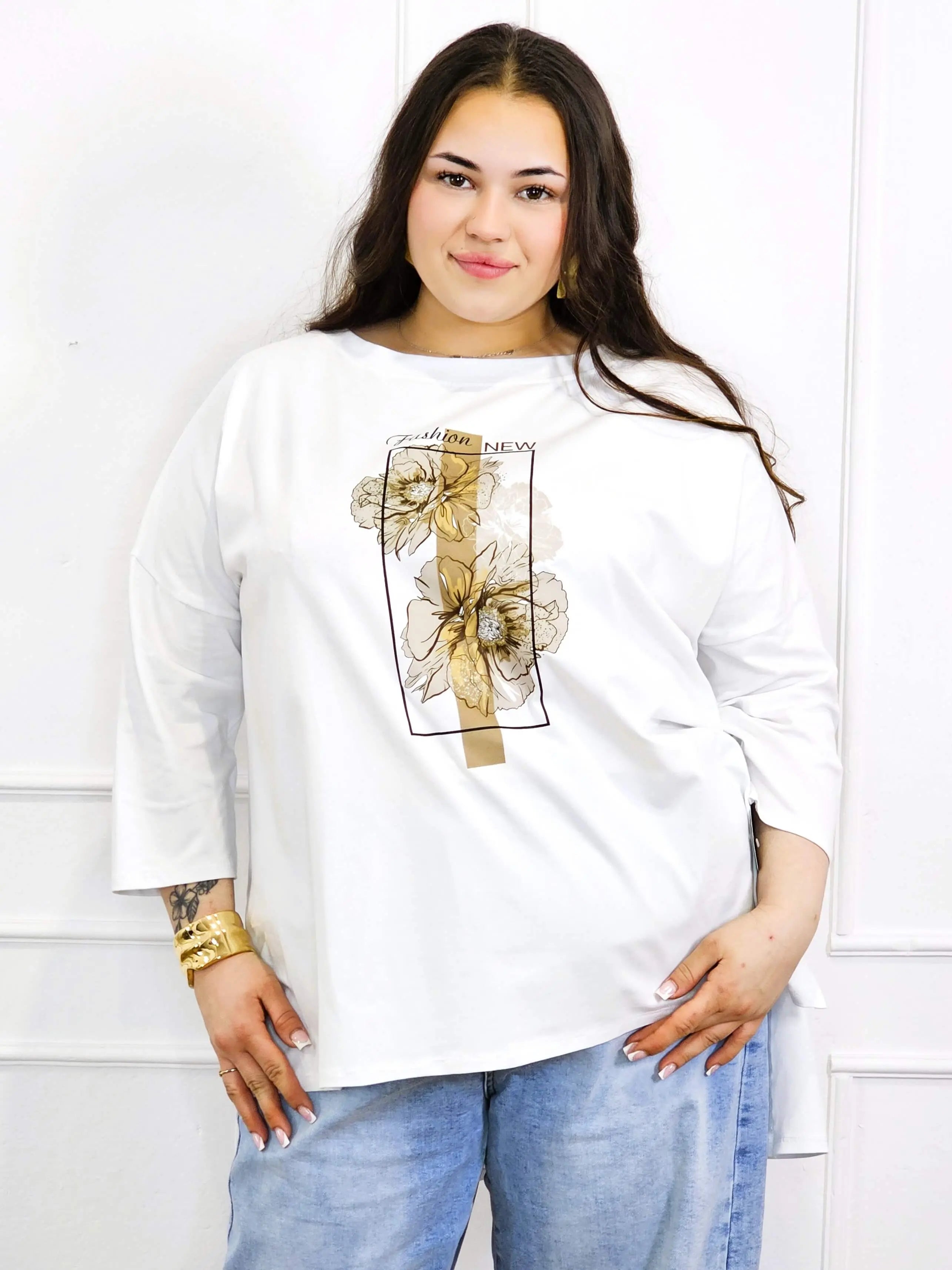Bluzka plus size biała z kwiatowym nadrukiem i rękawem 3/4 – modny oversize Stylowa XL