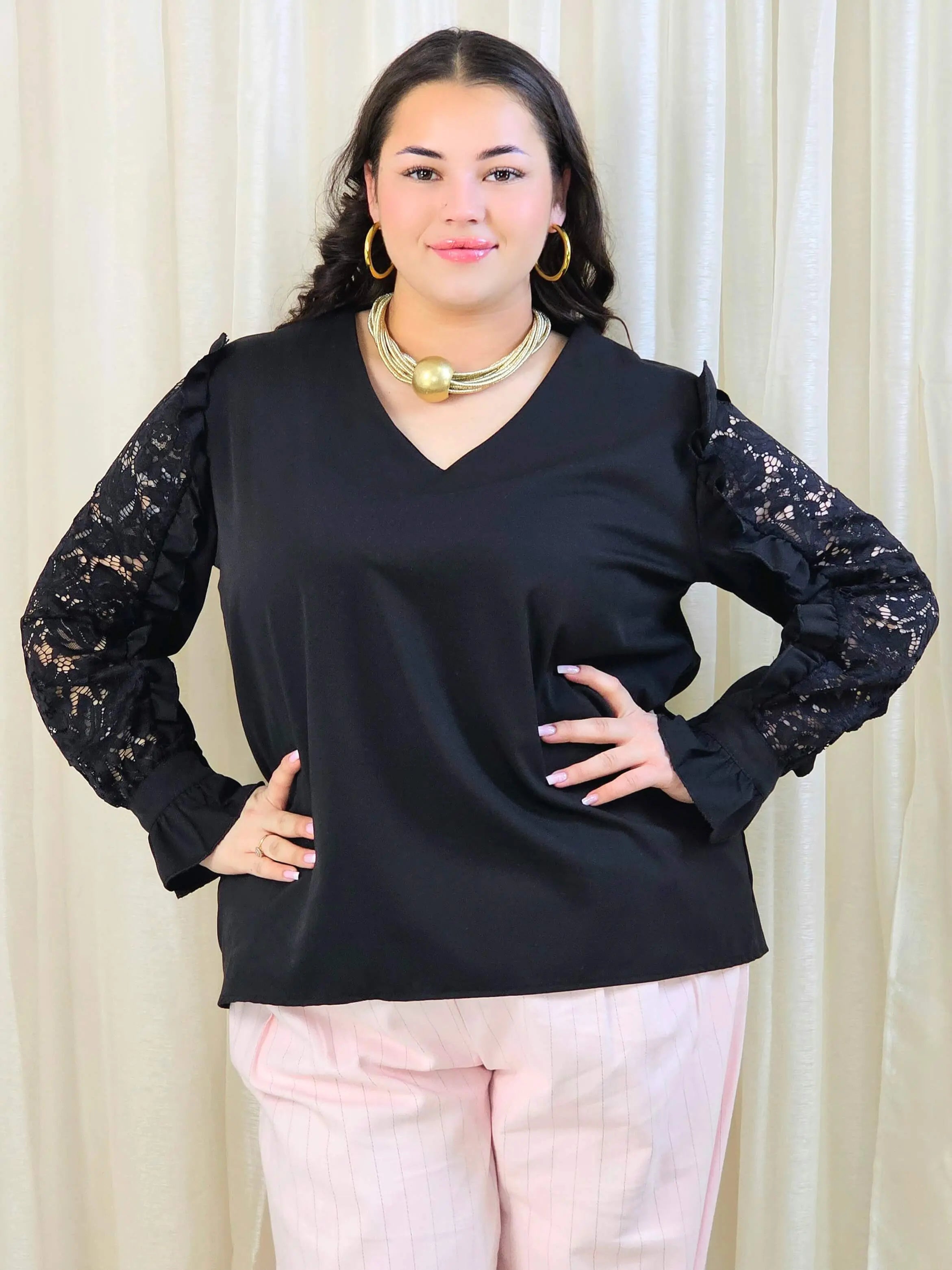 Bluzka plus size elegancka z koronką – idealna do stylizacji dziennych i wieczorowych Stylowa XL