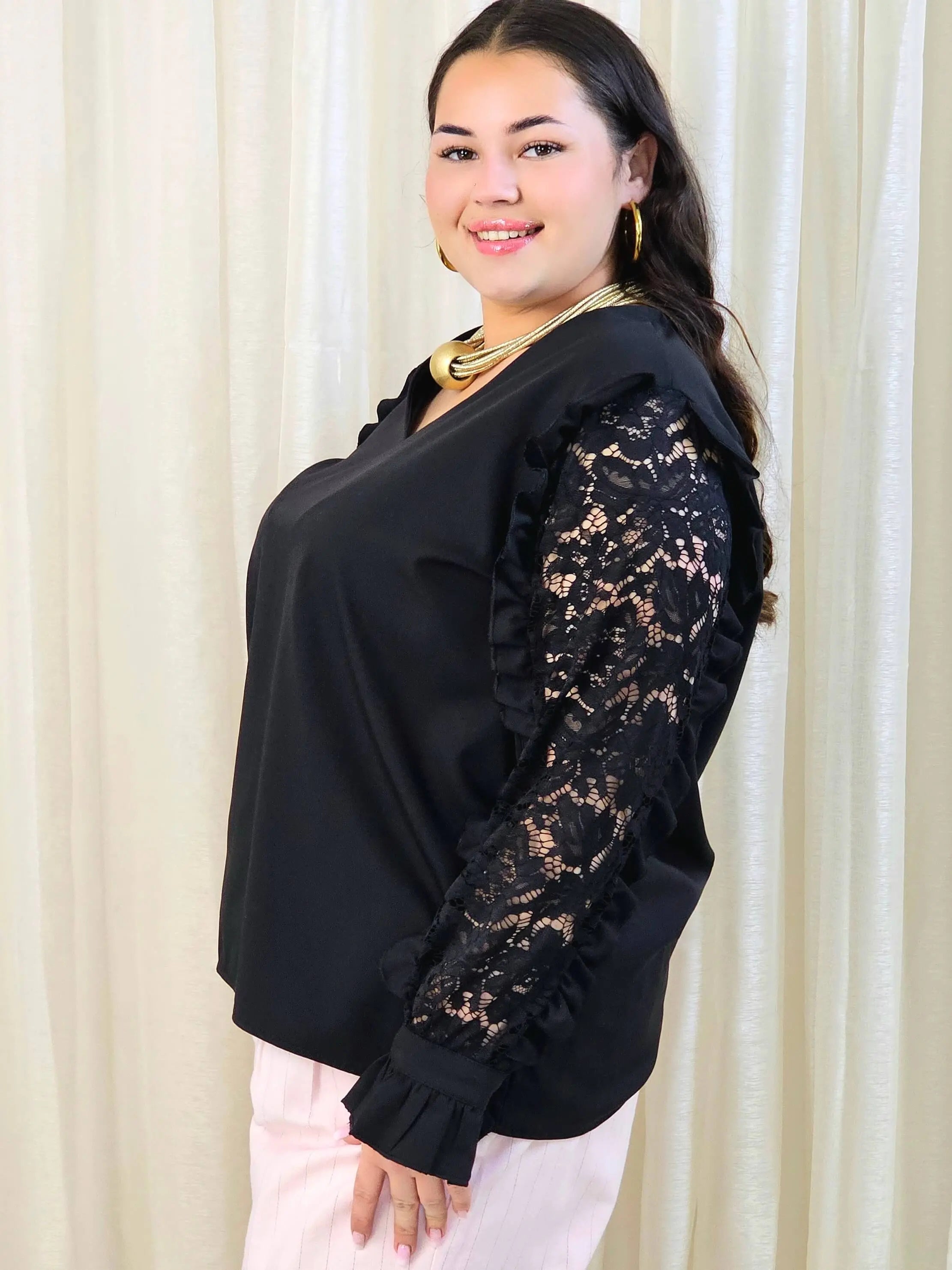 Bluzka plus size elegancka z koronką – idealna do stylizacji dziennych i wieczorowych Stylowa XL
