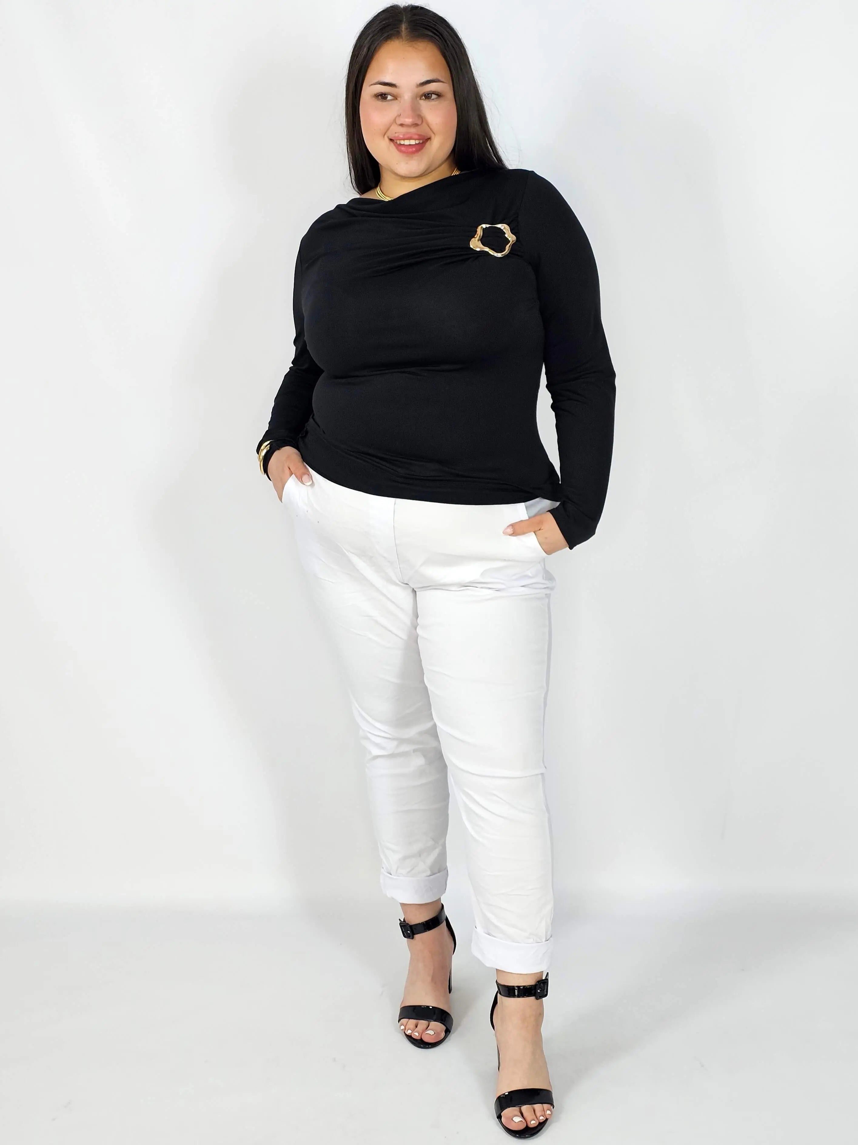 Bluzka plus size elegancka z ozdobną klamrą – dopasowana i stylowa Stylowa XL