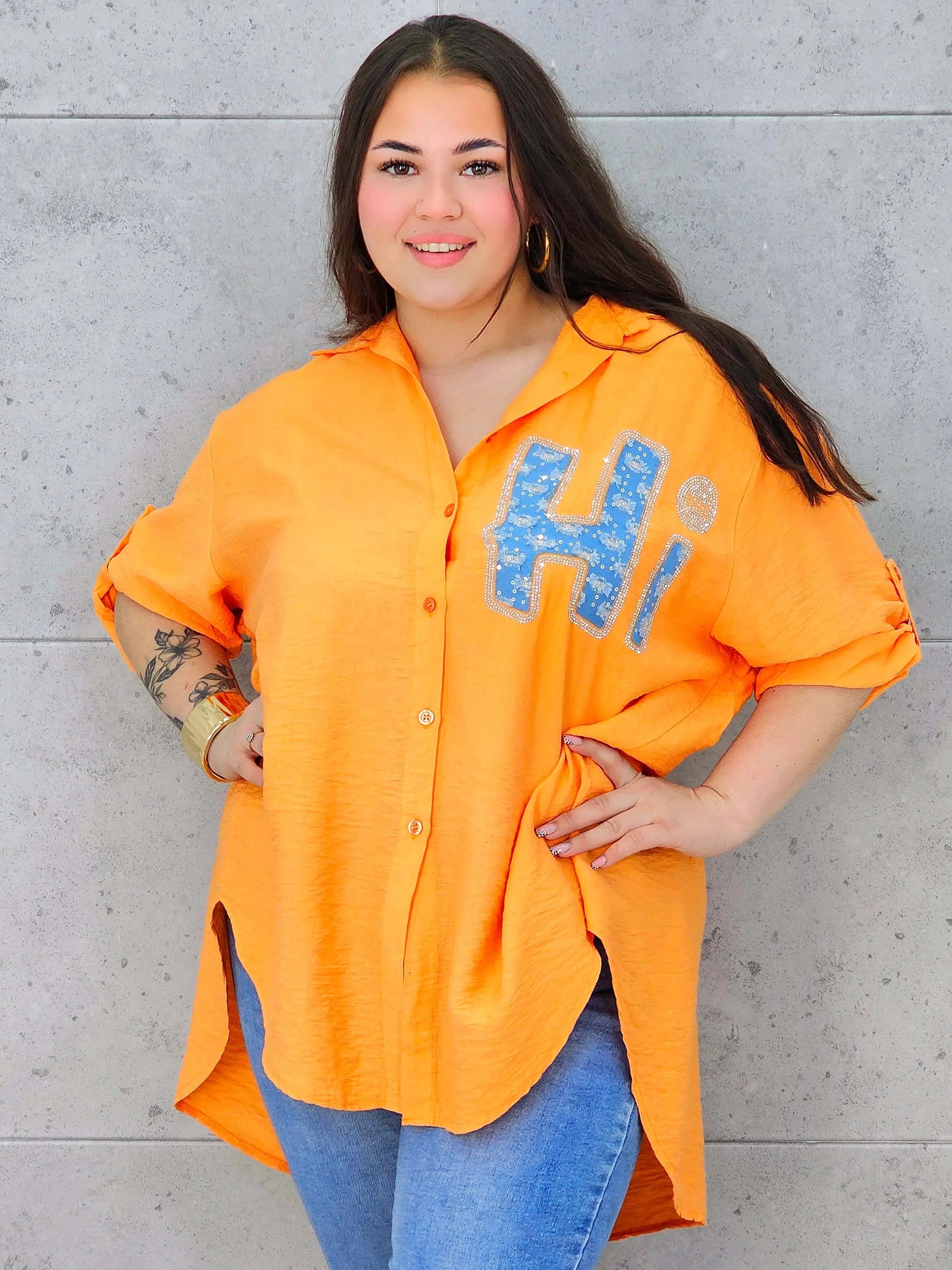 Bluzka plus size koszulowa z aplikacją „H” – modny luz w stylu XXL Stylowa XL