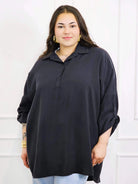 Bluzka plus size koszulowa z kołnierzykiem – luźny fason oversize z dłuższym tyłem Stylowa XL
