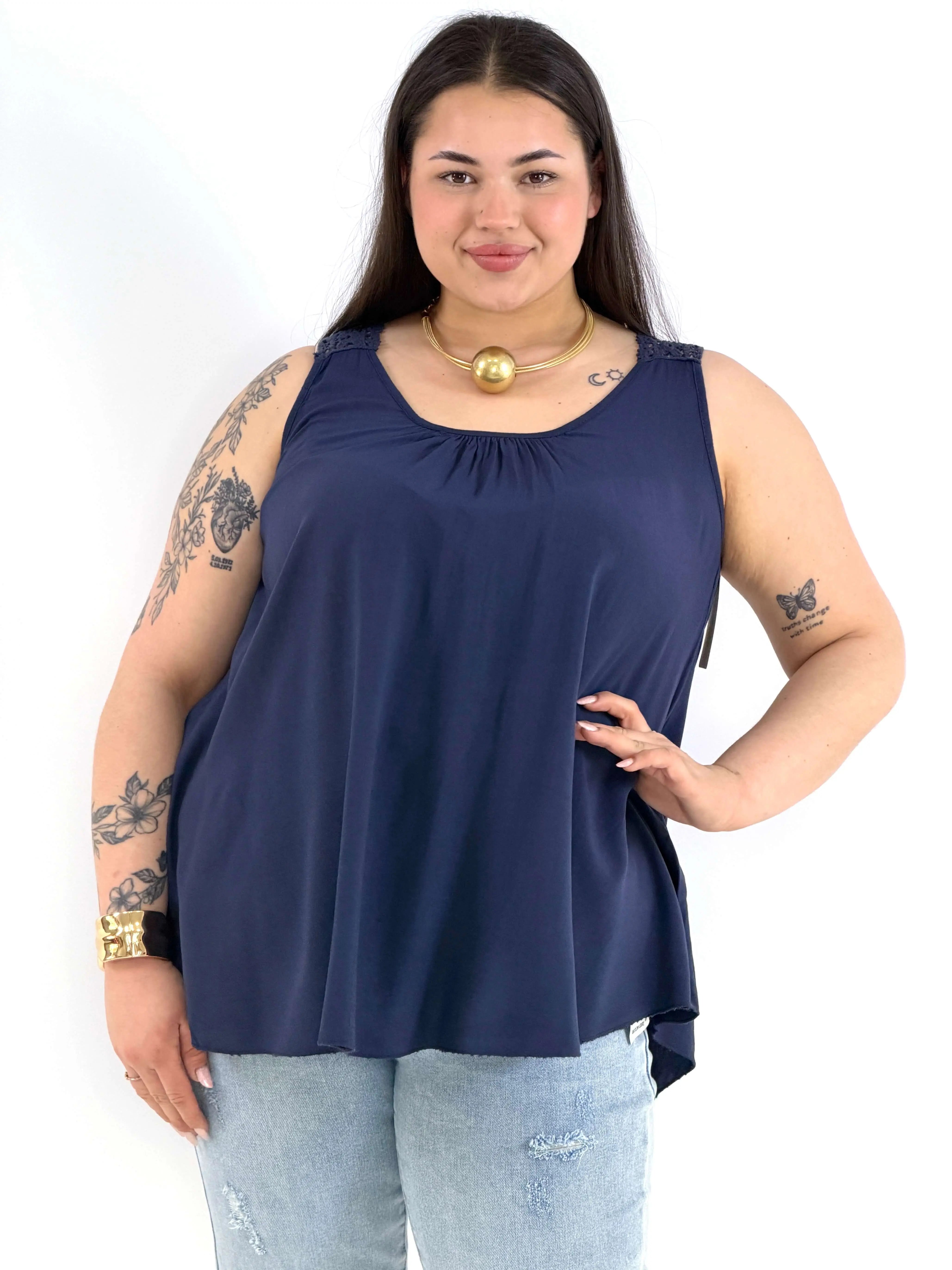 Bluzka plus size na ramiączkach – lekka bluzka XXL z koronką na plecach Stylowa XL