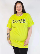 Bluzka plus size neonowa z napisem LOVE – modna tunika XXL dla kobiet Stylowa XL