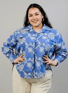 Bluzka plus size niebieska w kwiatowy haft – elegancka koszula XXL Stylowa XL