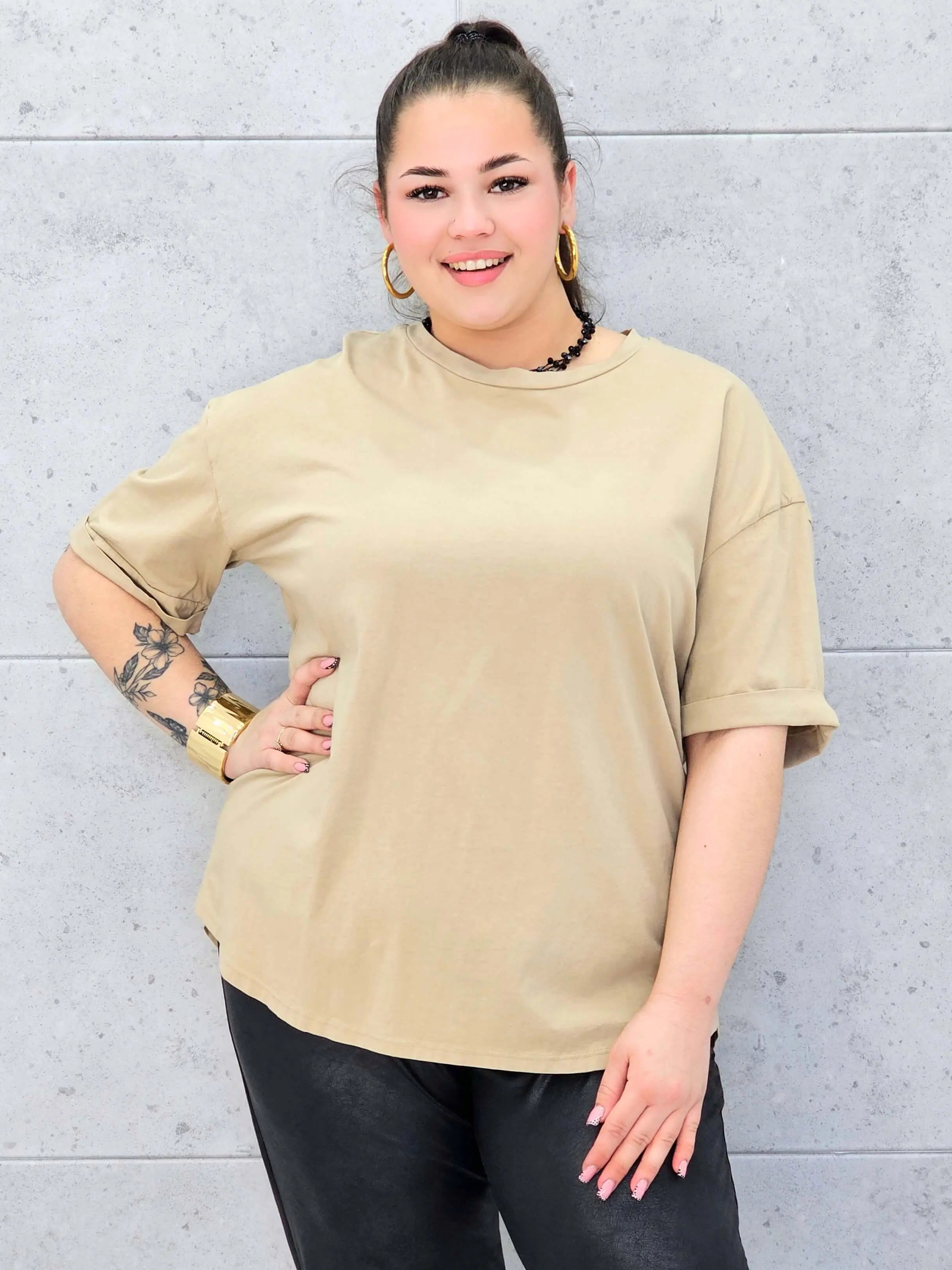 Bluzka plus size oversize wygodna – klasyczna baza do stylizacji XXL Stylowa XL