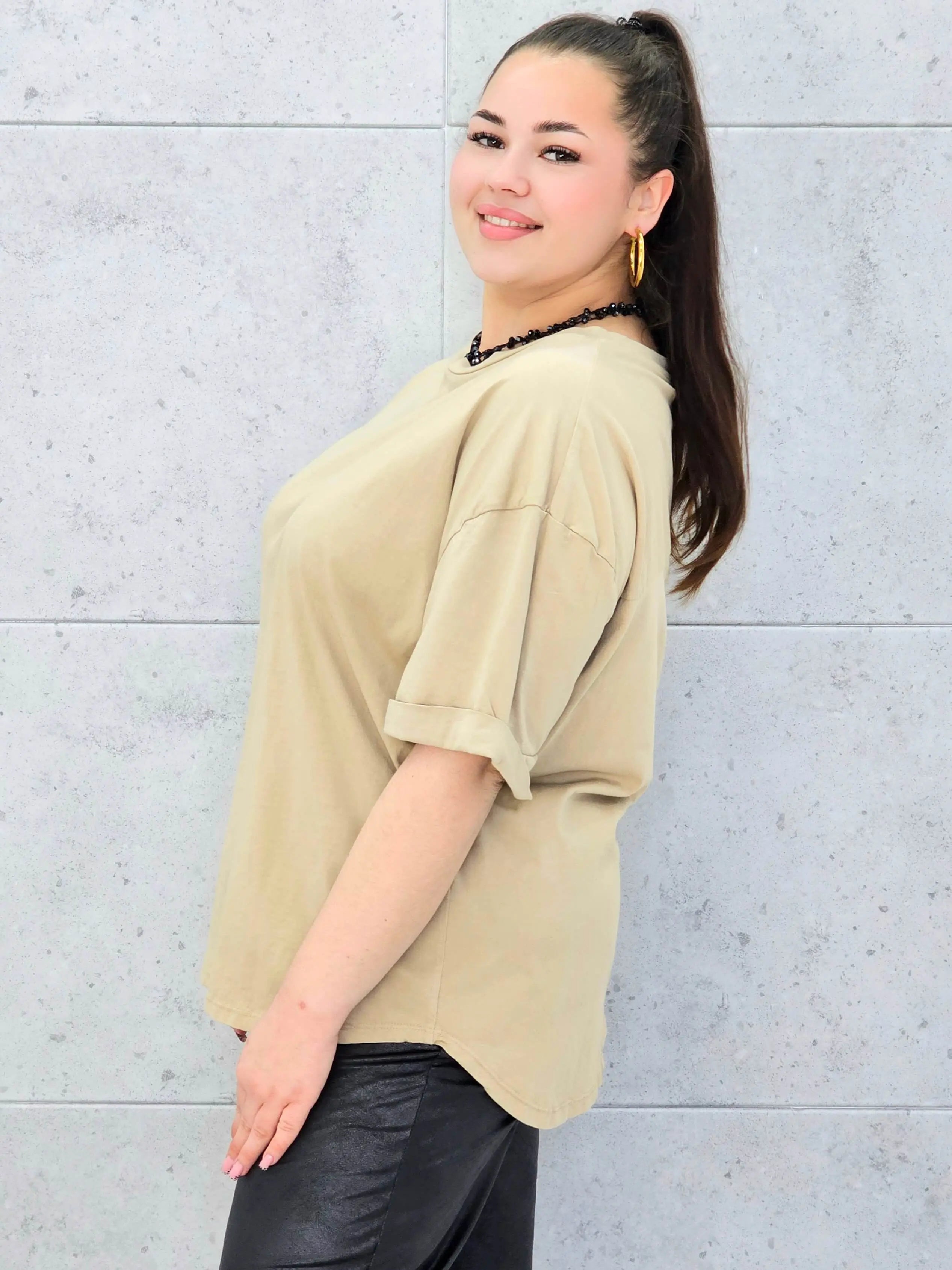 Bluzka plus size oversize wygodna – klasyczna baza do stylizacji XXL Stylowa XL