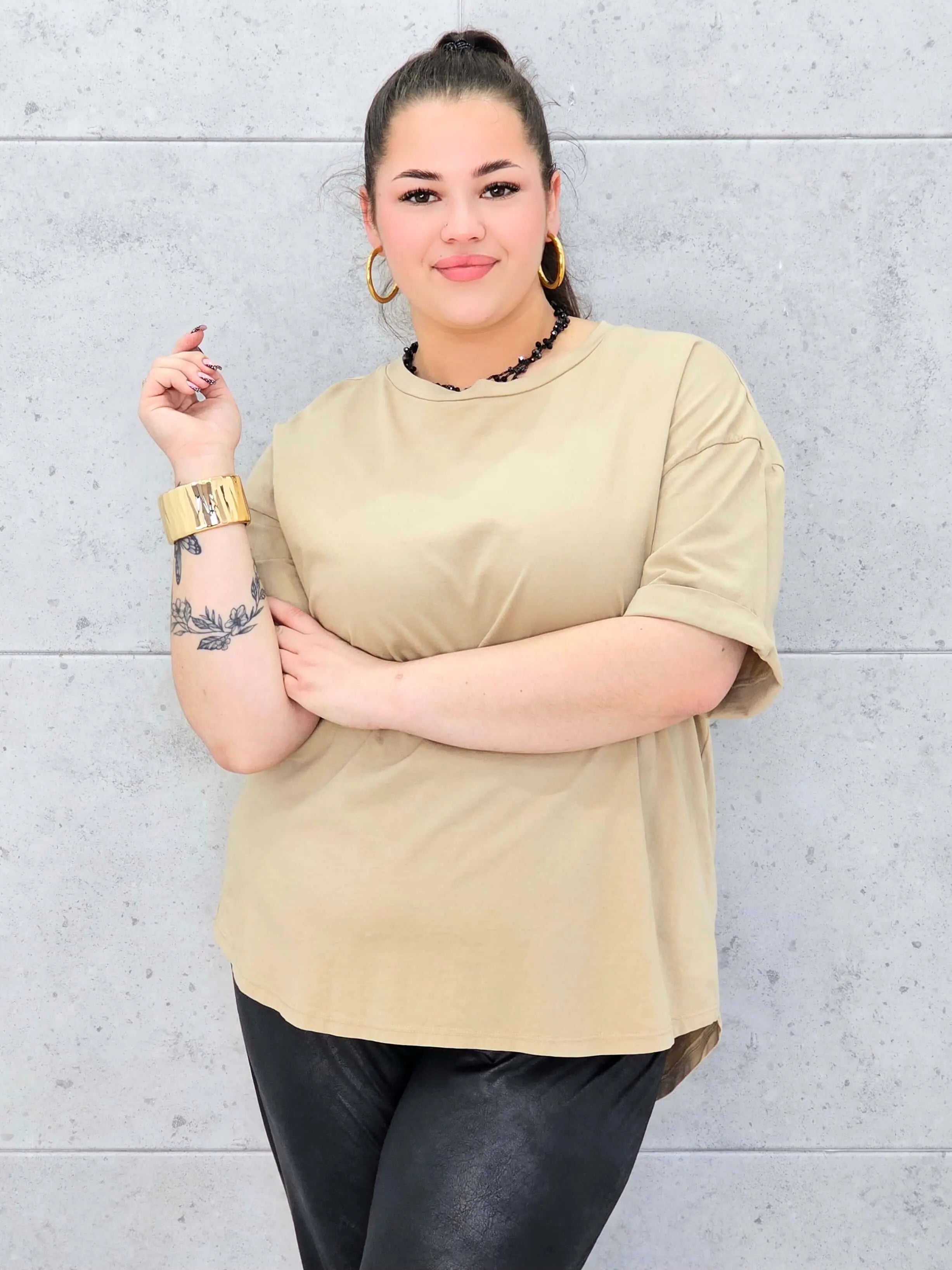Bluzka plus size oversize wygodna – klasyczna baza do stylizacji XXL Stylowa XL