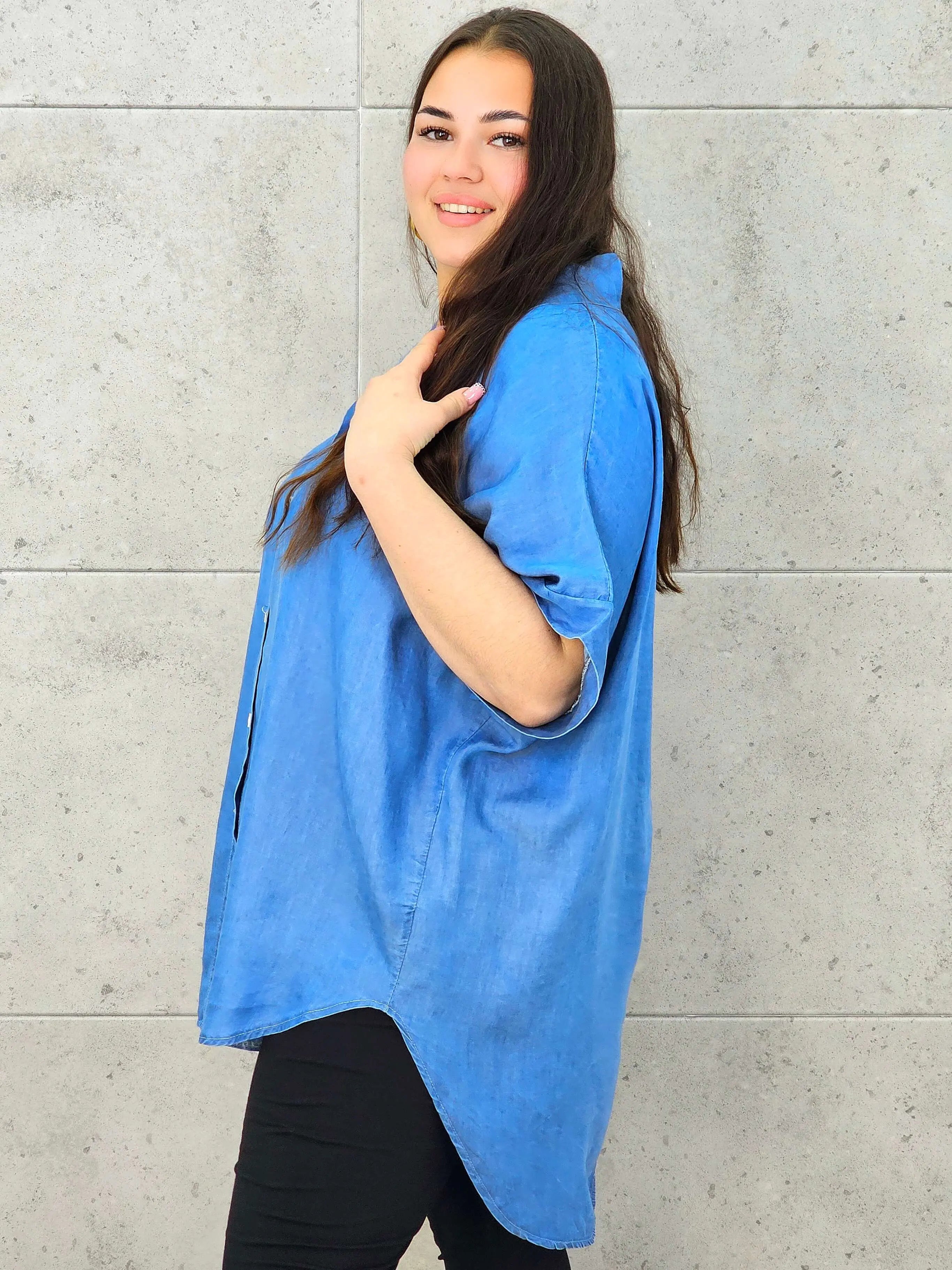 Bluzka plus size oversize zapinana na guziki – wygodny model XXL dla kobiet Stylowa XL