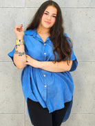 Bluzka plus size oversize zapinana na guziki – wygodny model XXL dla kobiet Stylowa XL