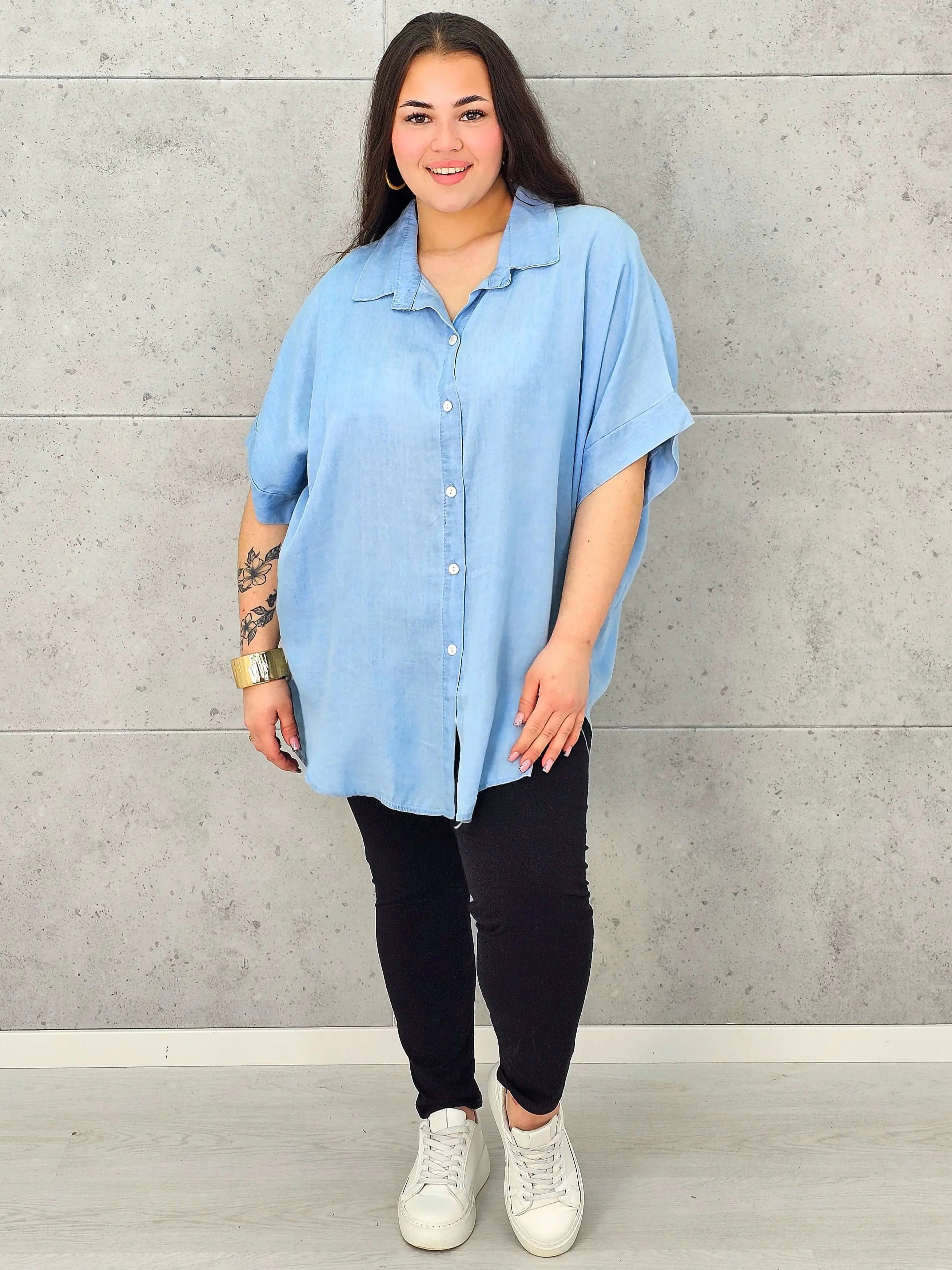 Bluzka plus size oversize zapinana na guziki – wygodny model XXL dla kobiet Stylowa XL