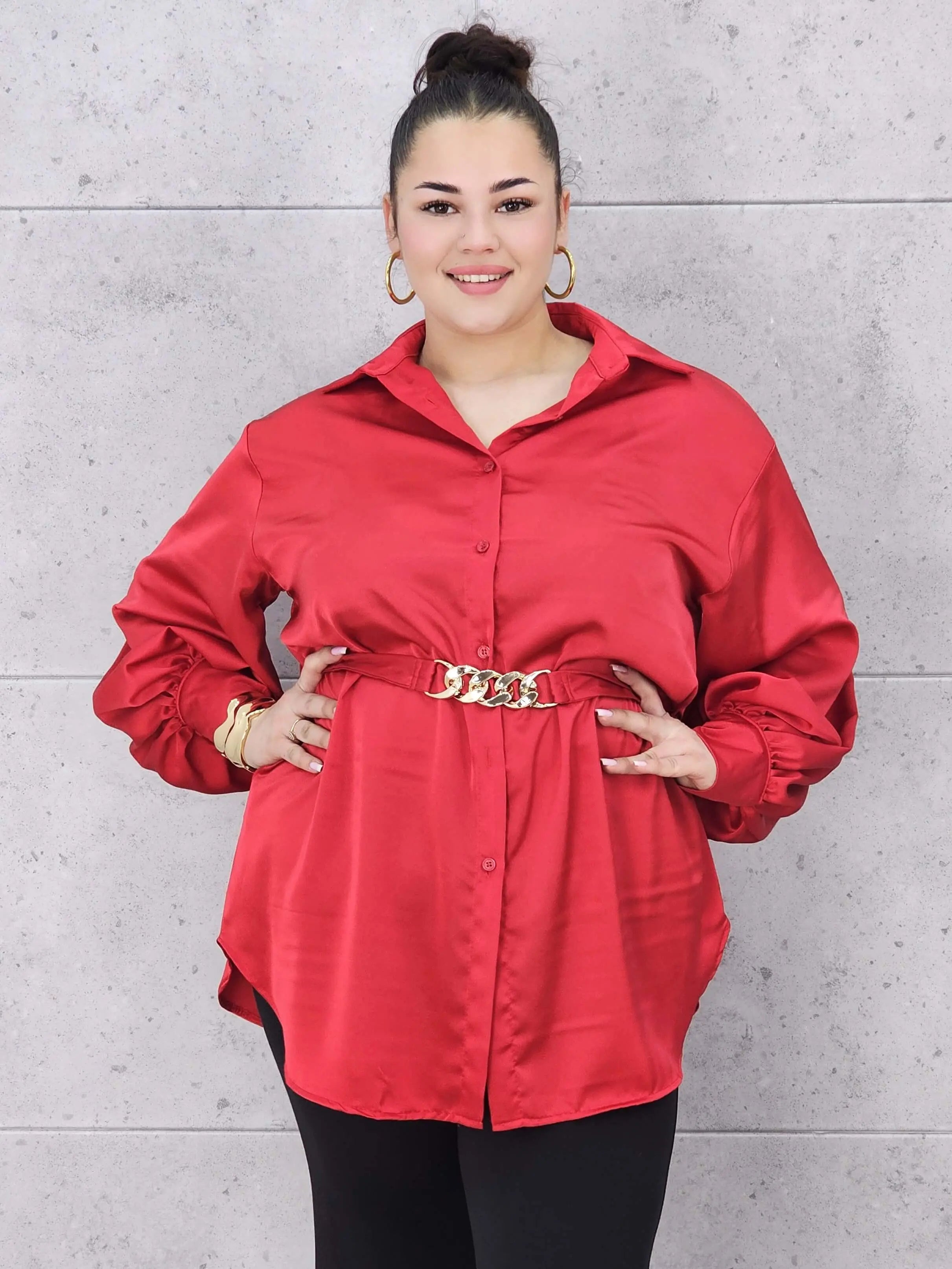 Bluzka plus size satynowa koszula z paskiem i eleganckim połyskiem – Stylowa XL Stylowa XL